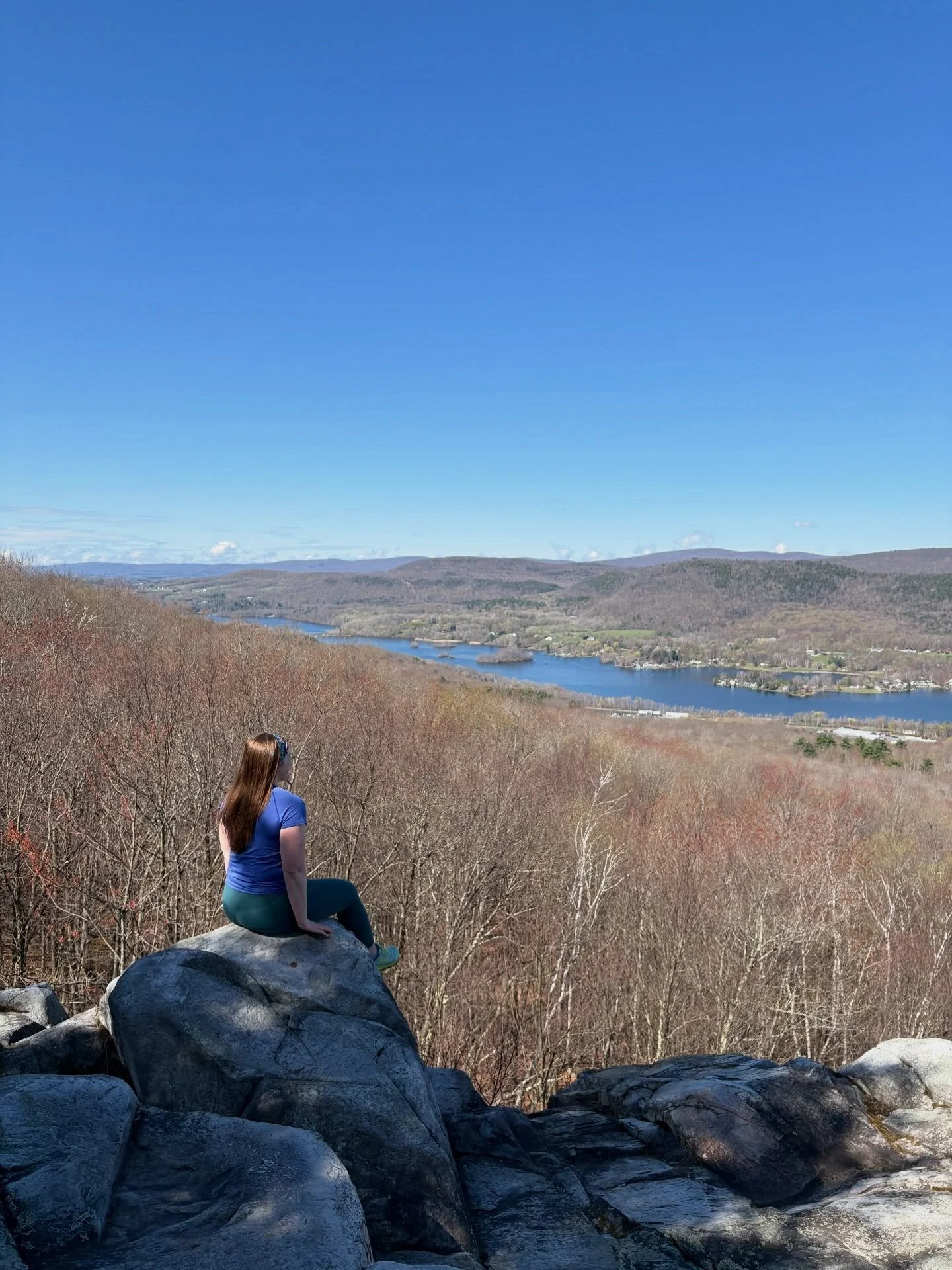 Another spring stroll along the Appalachian Trail to a hike that&rsquo;s been on my list for years⤵️

Cheshire Cobbles is one I can&rsquo;t wait to revisit in every season. A beautiful trail leads you to a rocky ledge with an expansive view of the Be