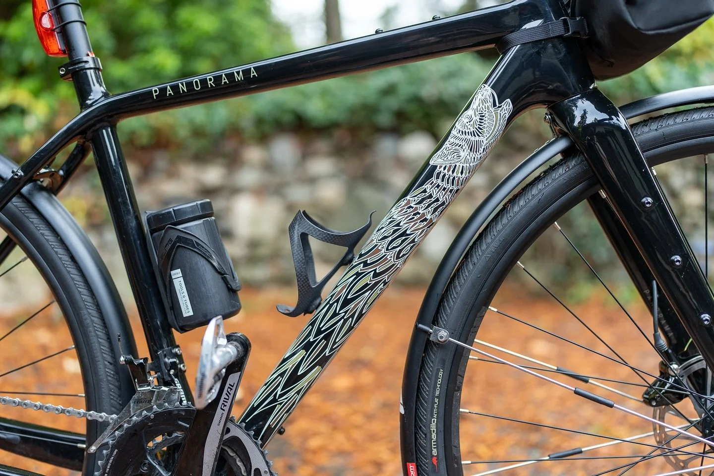 Throwback to our Katahdin-inspired collab with @panoramacycles. This one still makes us smile &mdash; every line drawn to echo the terrain and tell a story of wild places and two wheels.

Grateful to have brought this one to life with this team. 🚴&z