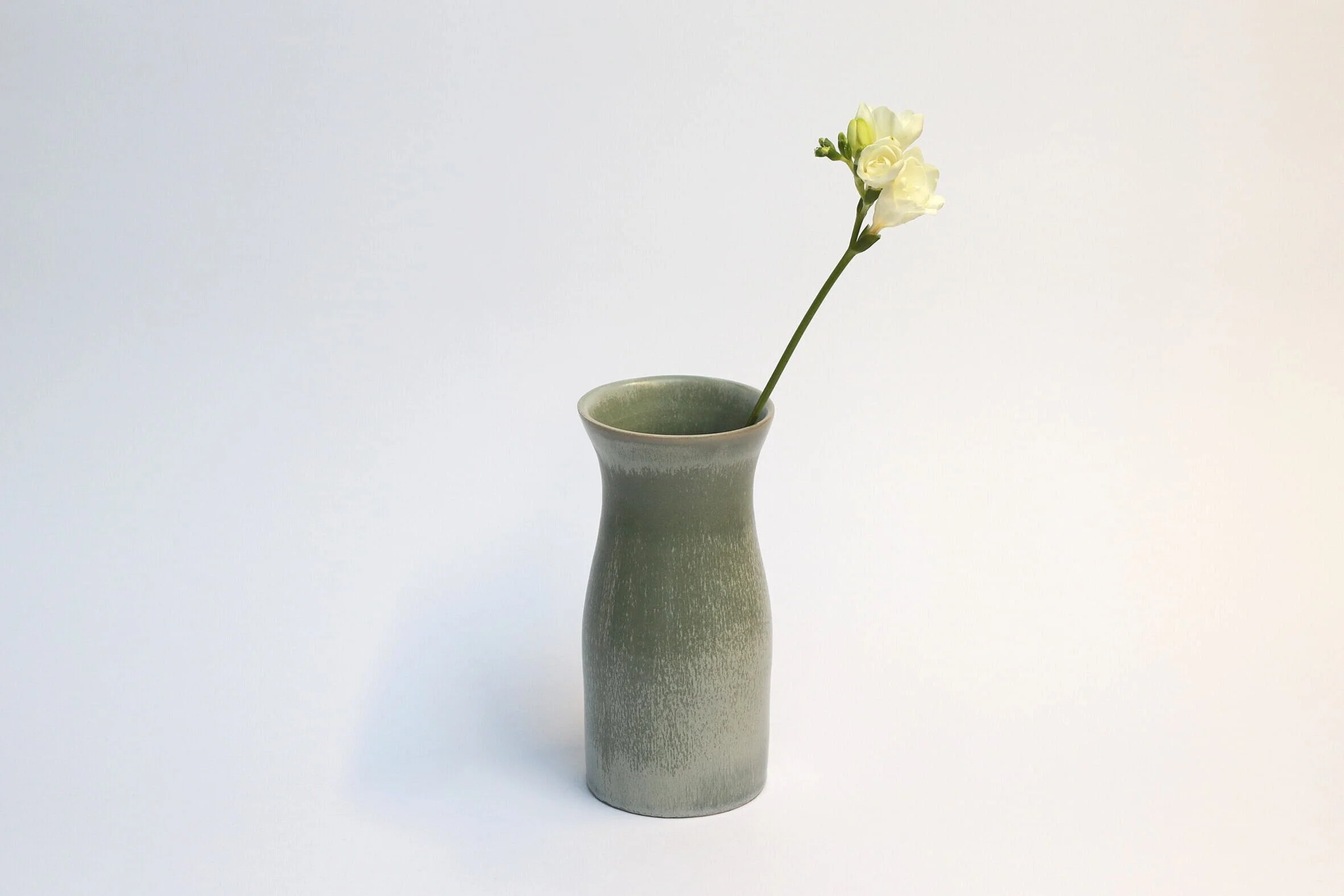 LNA Céramique Vase trompette vert gris