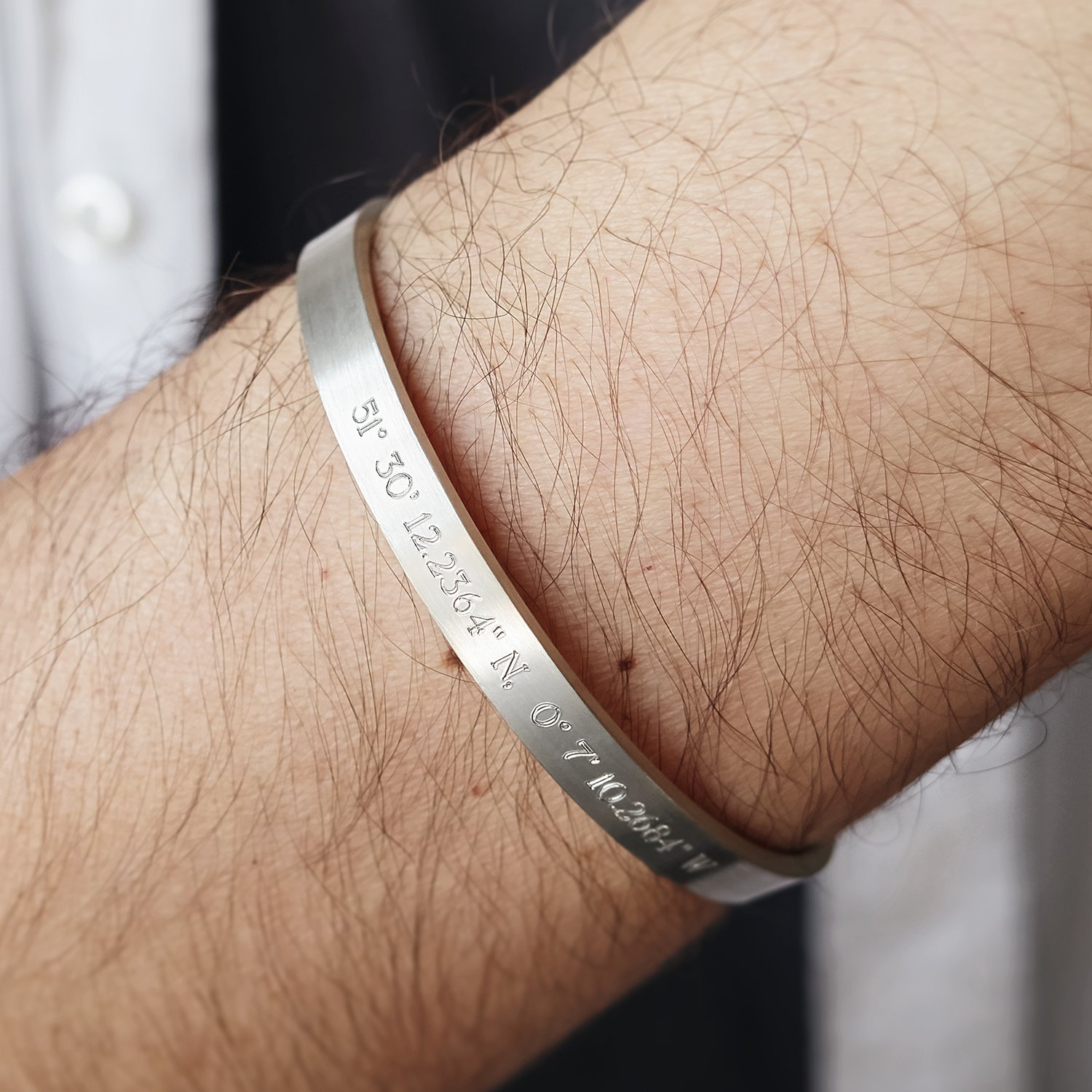 Mens-Cuff-6x2-Model.jpg