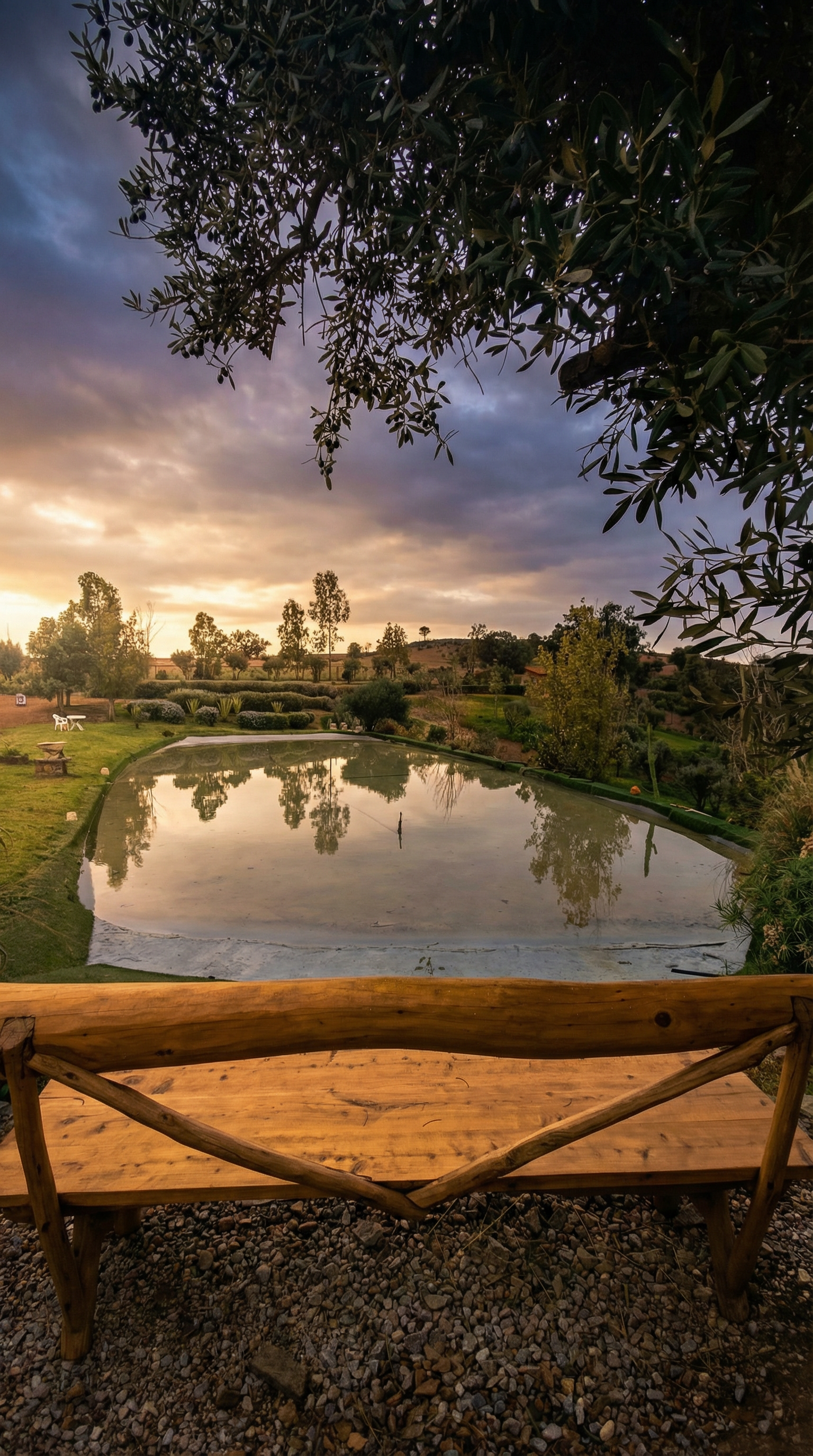 Le lac de Ferme Olea, un instant suspendu