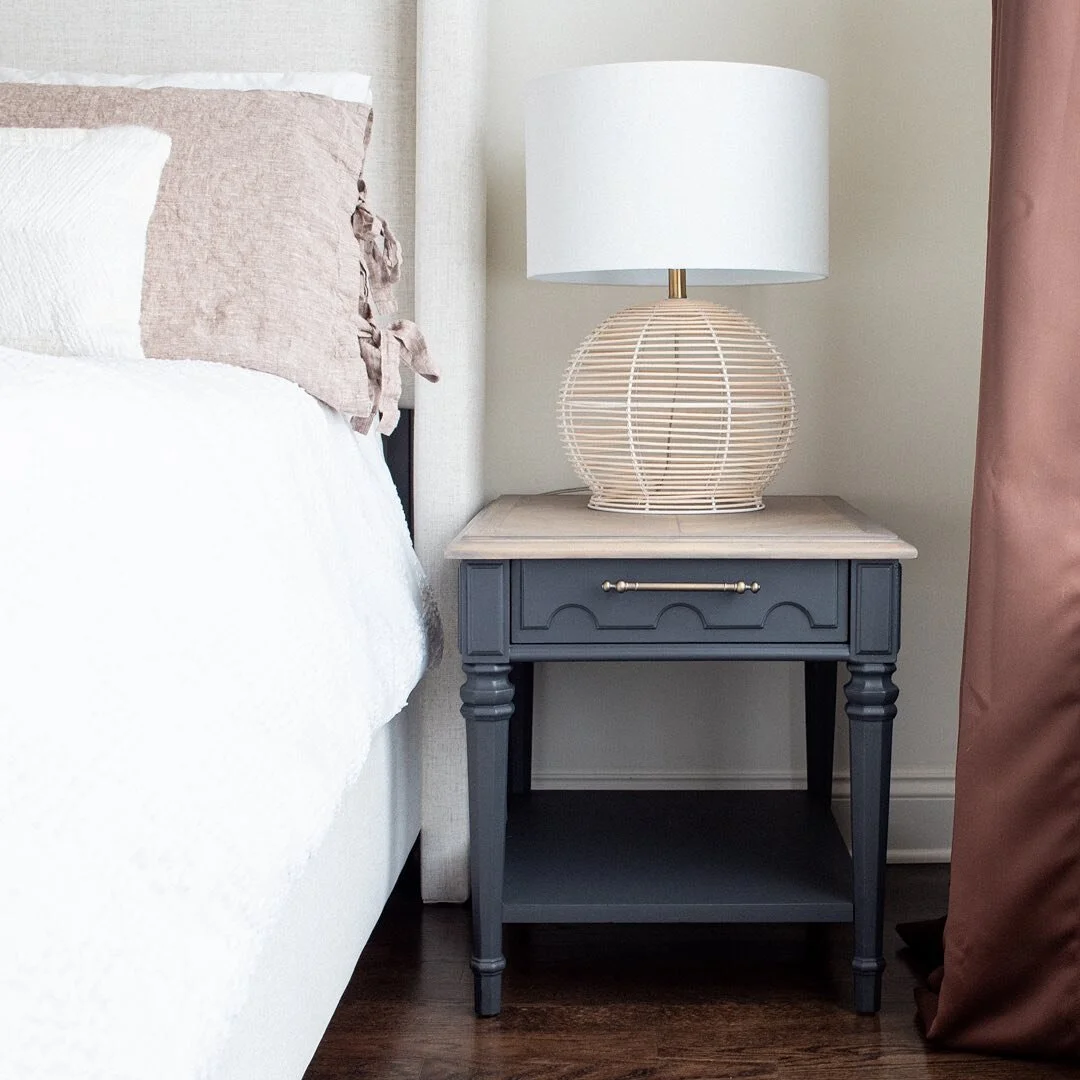 Painted Drexel end tables looking beautiful in their home. Painted in Ash by @fusionmineralpaint 

#refinishedfurniture #fusionash #paintednightstands #paintedfurniture #paintedendtables #drexelfurniture #furnituremakeover #homedecor #homesweethome #