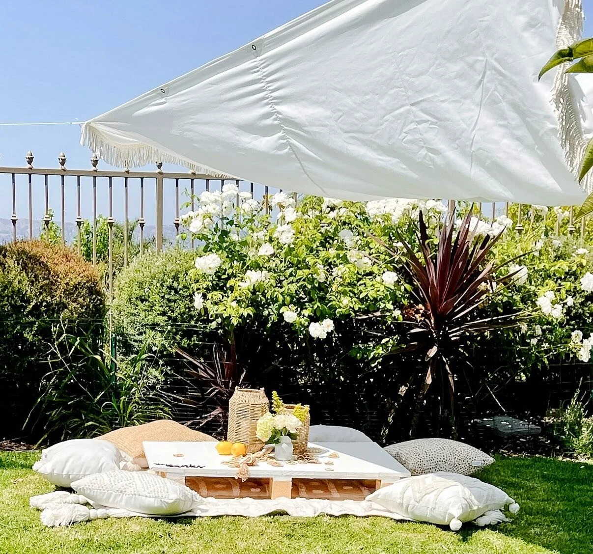 Magical day celebrating our sweet mama-to-be🍋💛

Now onto a new week and new goals! What are you hoping to accomplish this week? I&rsquo;m aiming to finish our primary bathroom refresh🙌🏼

. 
.
.
#babyshower #itsaboy #picnic #socalliving #oclifesty