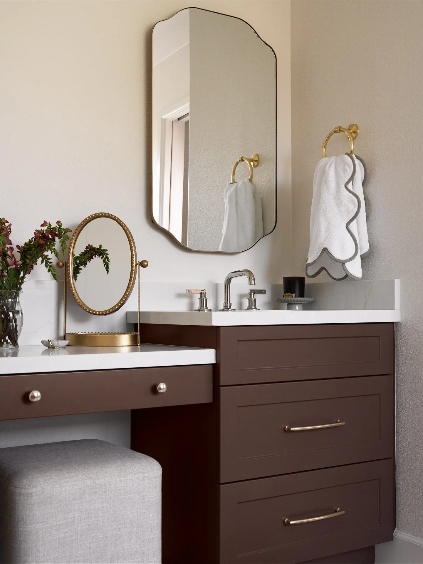 Heading into the weekend with bathrooms on the brain!🛁 I’m finalizing tile and finish combos for five different spaces, from playful kids’ baths to serene primaries.
My client at Project Culver dreamed of a dedicated makeup counter, so