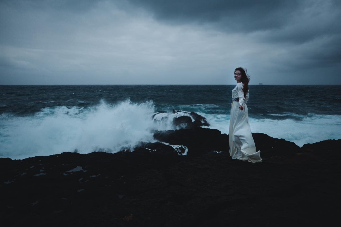 Can&rsquo;t wait for summer elopements (this one is from October, but pretty epic, I feel).

#icelandphotographer #icelandelopement #icelandweddingphotographer #lj&oacute;smyndari #br&uacute;&eth;kaup #фотографисландия #свадебныйфотографисландия