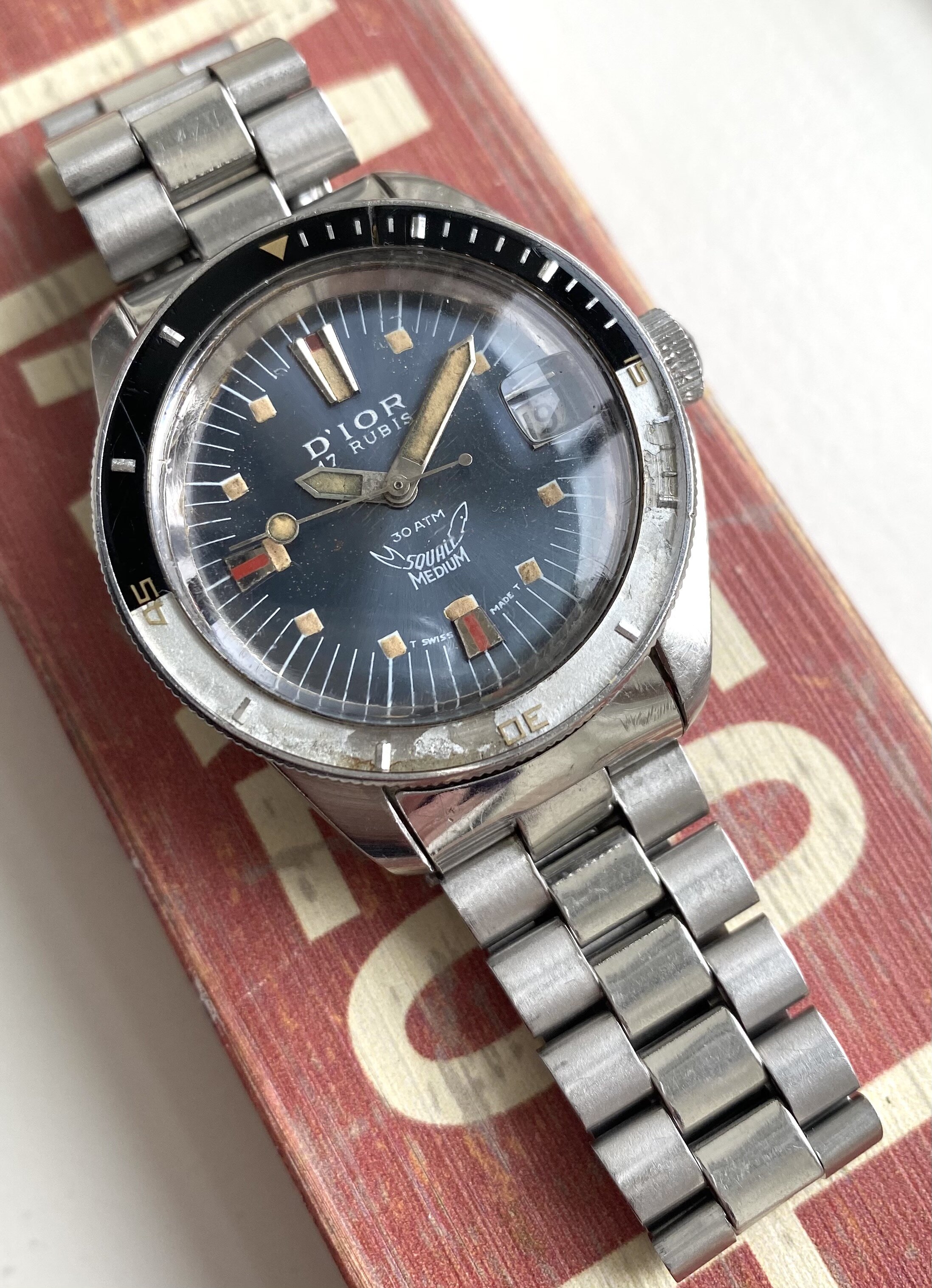 Cartier Santos] medium size on wrist : r/Watches