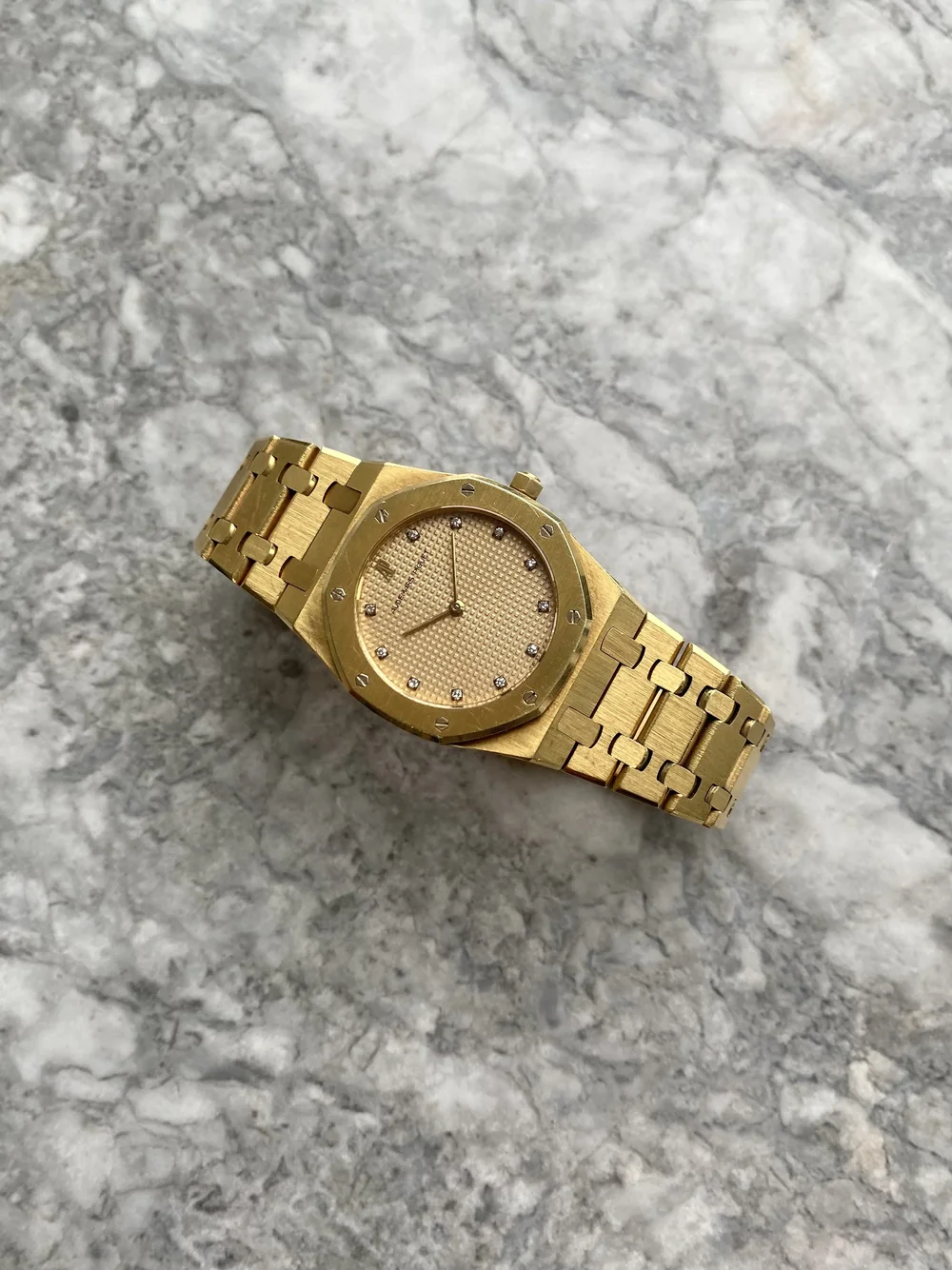 ap watch yellow gold