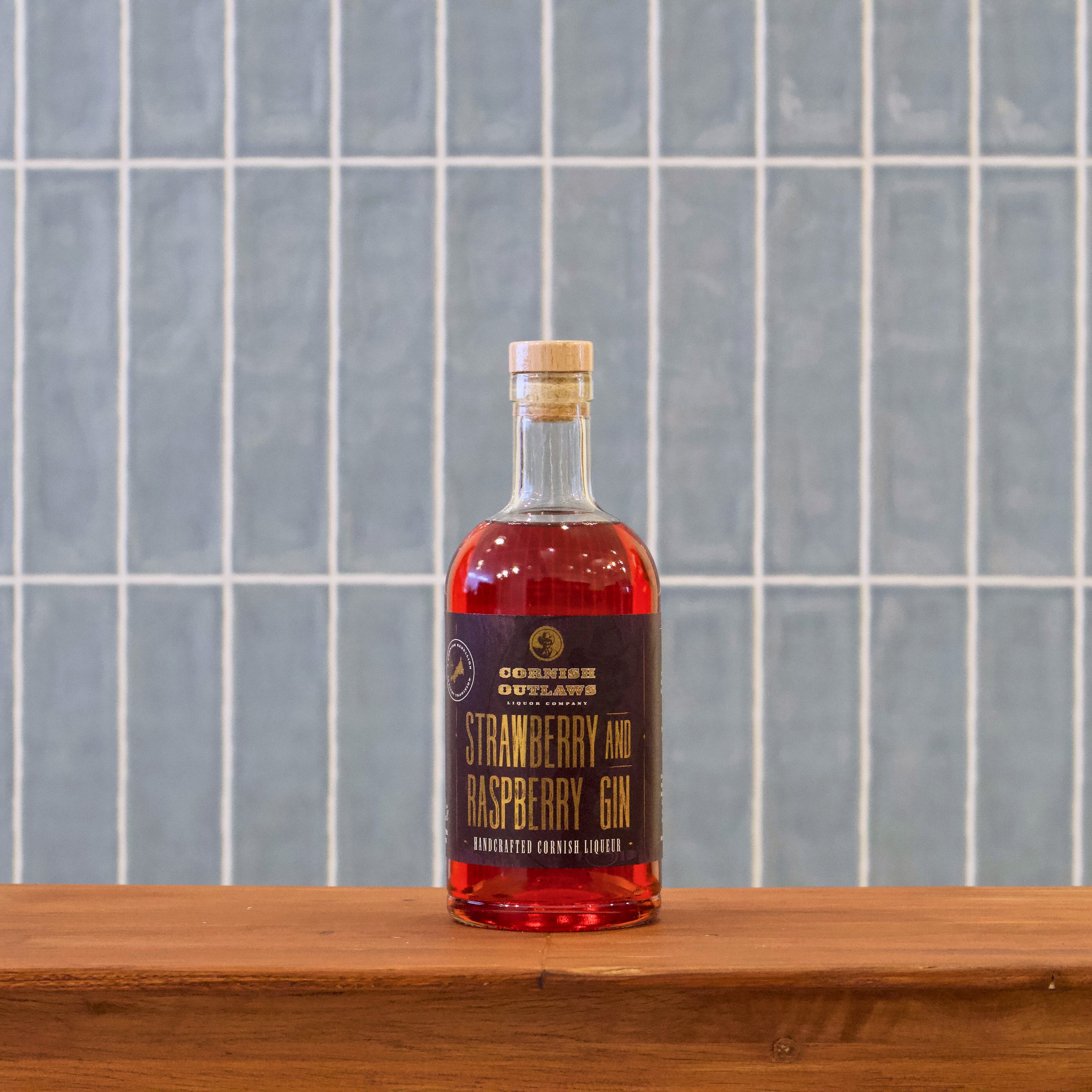 cornish_outlaws_strawberry_raspberry_gin_liqueur.jpg