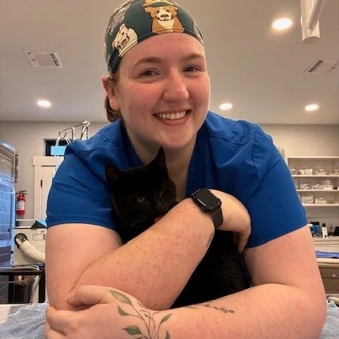 Sir&hellip; this is a veterinary appointment, not a kissing booth.  #wildflowerah #vettech #driftwoodtx #kittykisses