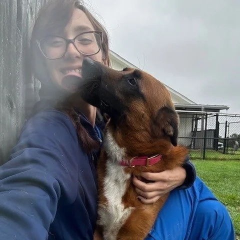 Shelby rates her stay 10/10 would kiss staff again. #wildfloweranimalhospital #dogoftheday #DriftwoodTX