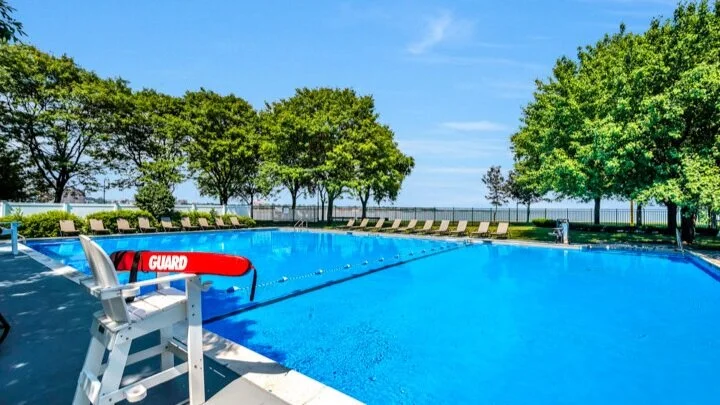 Harbor Point on the Bay&nbsp;offers affordable luxury living on the Boston waterfront. &nbsp;Choose between high-rise apartments and quaint townhomes at this oasis of beautiful&nbsp;green space and amenities. &nbsp;Located just down the street from …