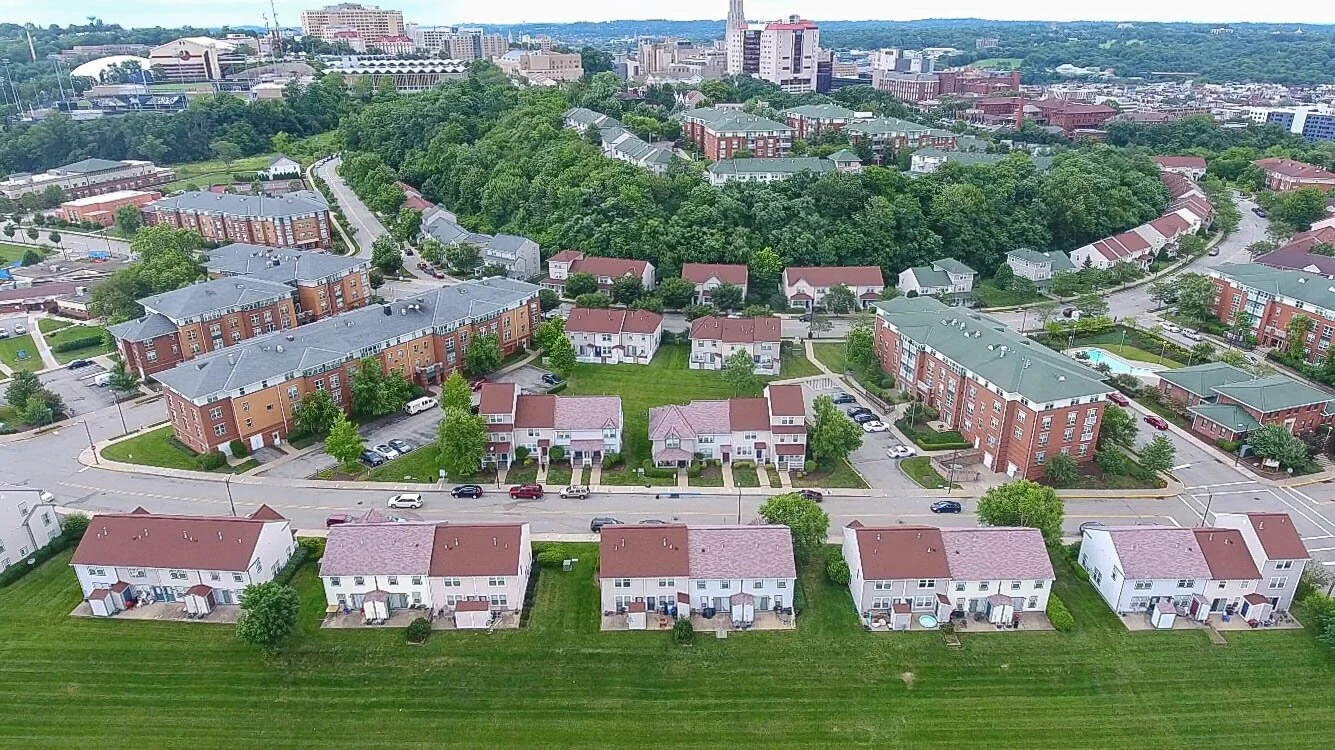 Welcome to Oak Hill. Pittsburgh’s favorite apartment and town home community in the heart of the city. Oak Hill is steps away from most colleges, universities and hospitals. Entertainment, shopping and public transportation are right at your door. F…