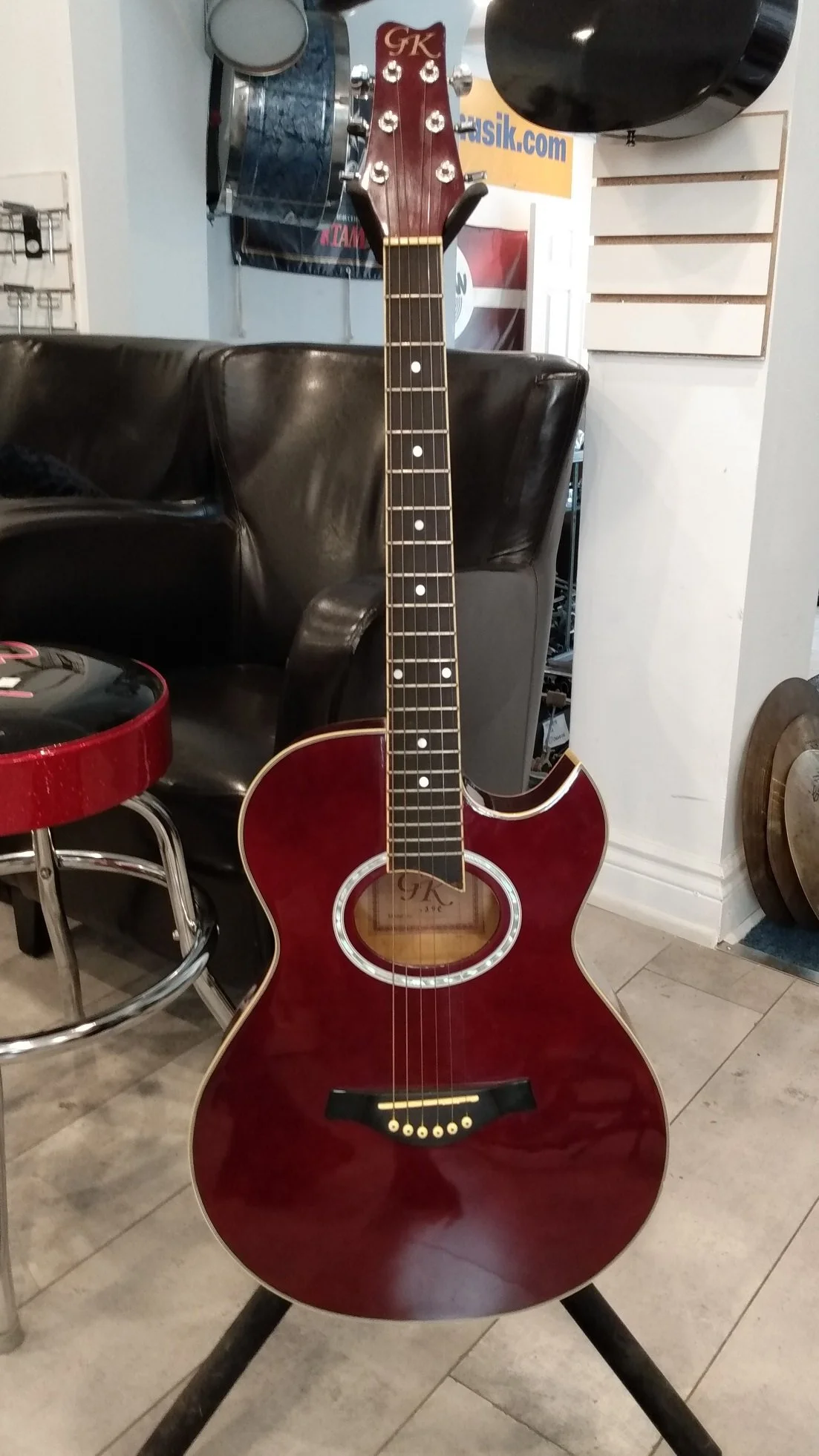 TAXES INCLUSES - Guitare acoustique GK S39C 39 pouces CutawayUsagée très bonne condition 80$