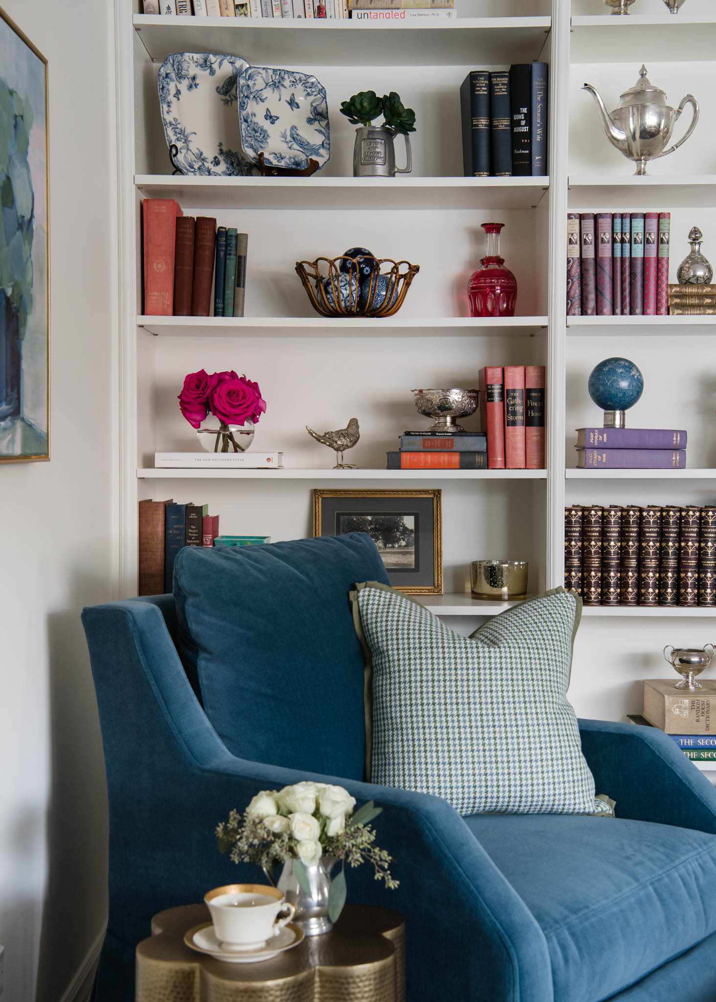 North-Shore-Chicago-Interior-Design-Bookshelf-Styling
