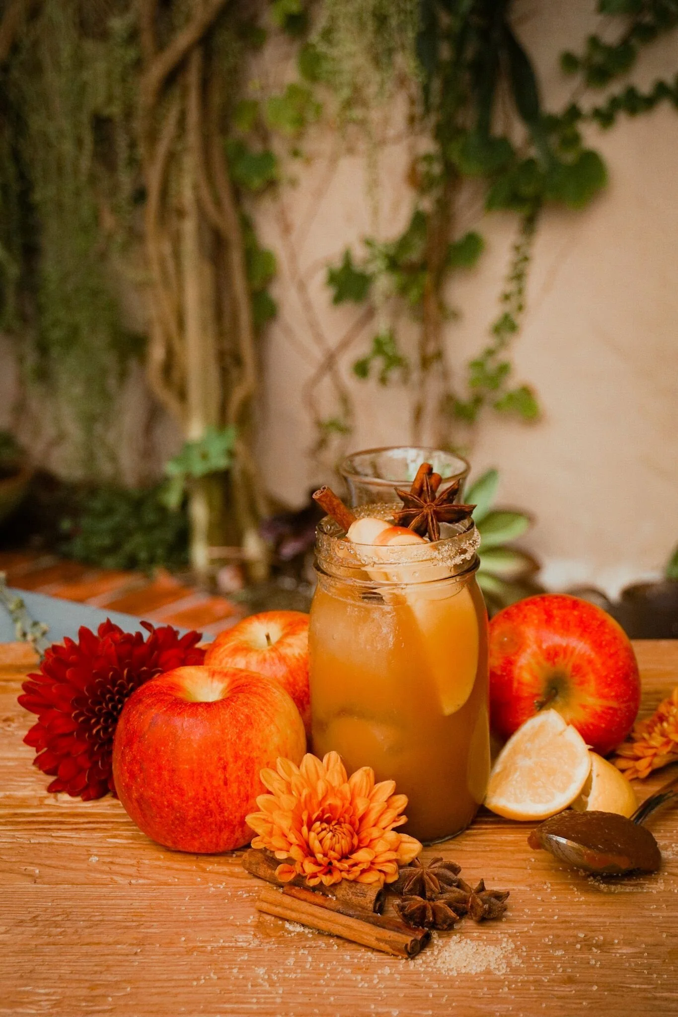 Hosting: Two Cocktails to Impress this Fall / Winter