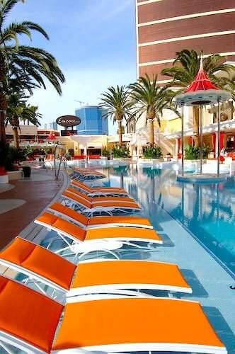 13 Best Pools in Las Vegas.jpeg