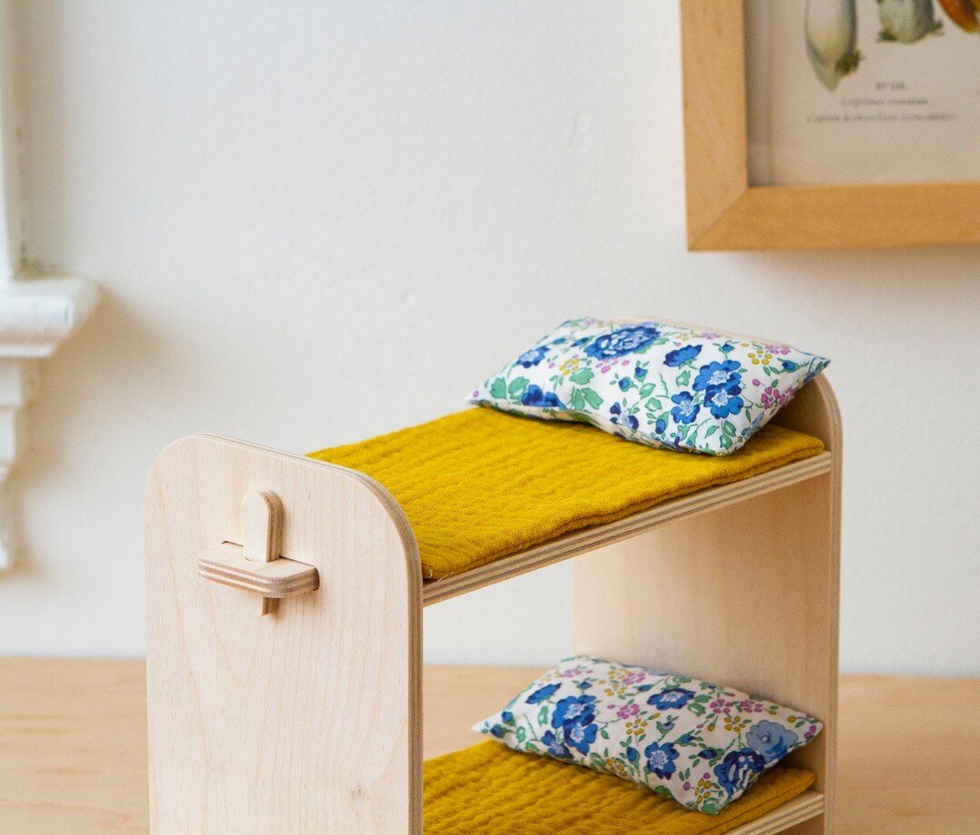 Daffodils and marigolds under a bright blue sky.

#maquettekidsfurniture 
#libertyprint