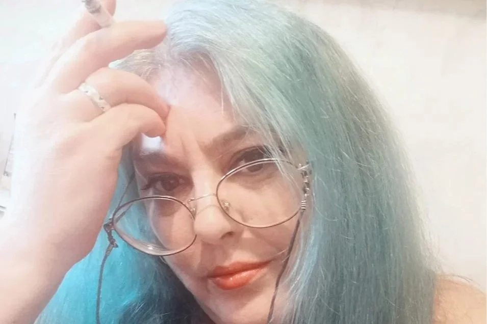 Диана Юсколова – Червени кокичета