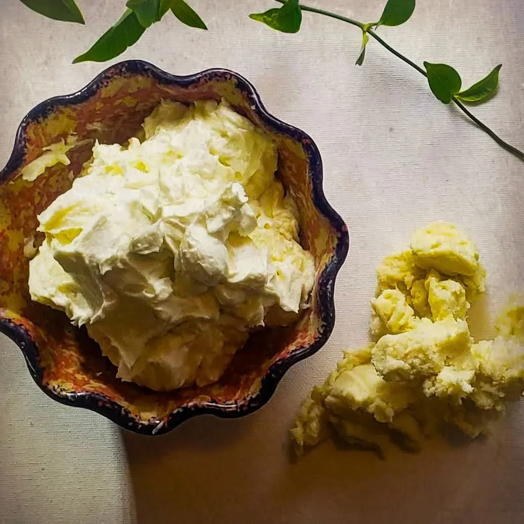 Shea butter is a natural butter that has been used for centuries for its moisturizing, anti-inflammatory and antiaging properties. With a light and creamy texture, it soothes hydrates and balances skin. 

Shea Butter is an excellent skin moisturizer 