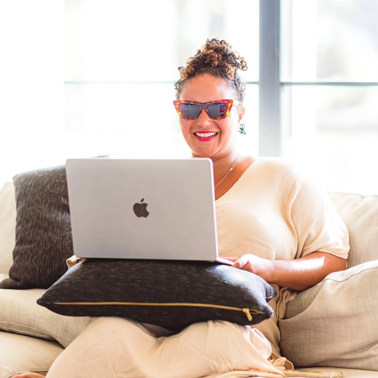 ✨️ StoryHouse Writers' Retreat is BACK, y'all! ✨️ And this time the theme is NEW YEAR, NEW ME: THE RETREAT. 

We make the vision boards. 
We set the intentions. 
We say, "This year I finish the book!"
"This year I'll commit to finding 