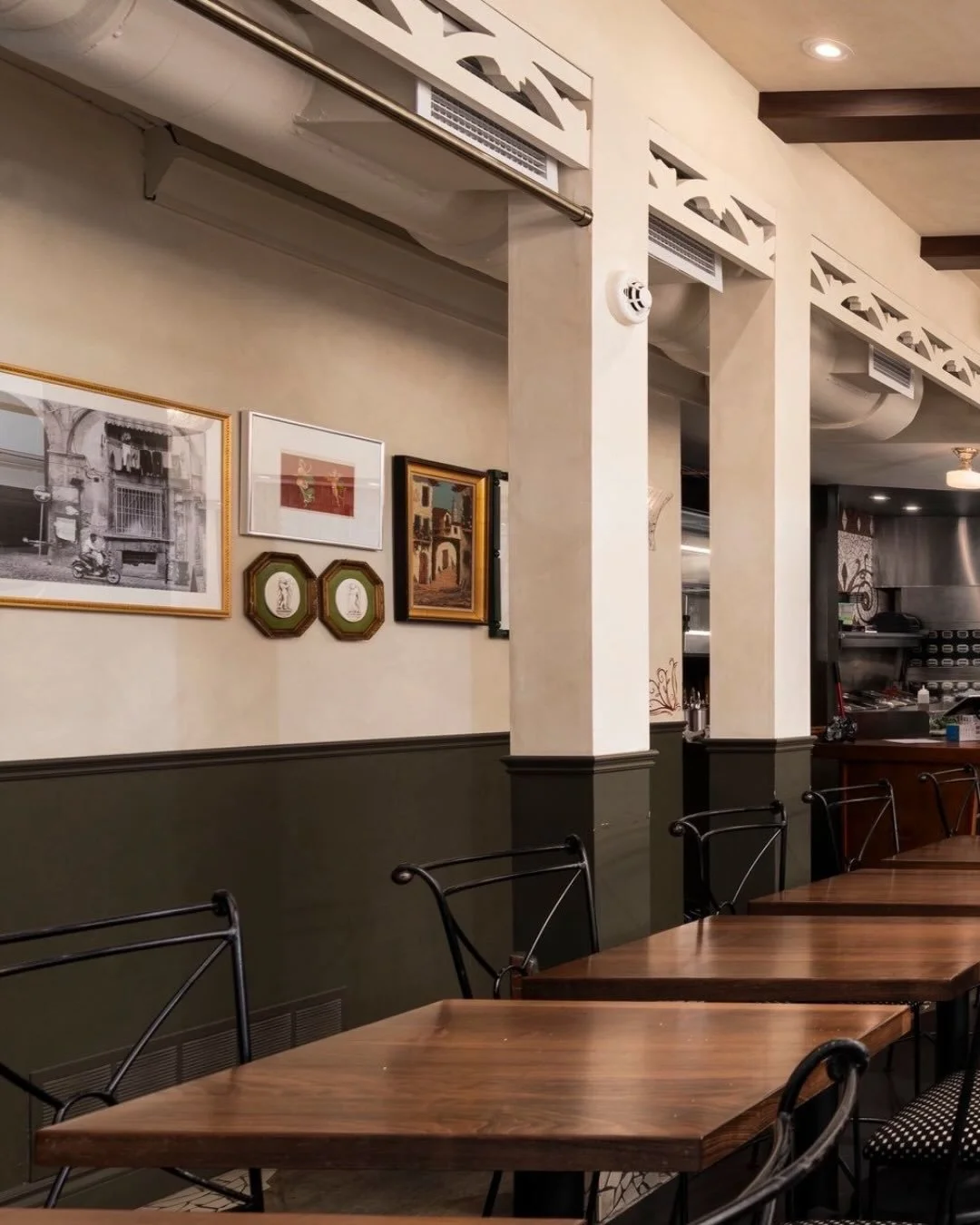 Trattoria Nervosa

📍 75 Yorkville Ave

📷 @atlasvisualdesign 

&mdash;

#construction #design #architecture #toronto #restaurant