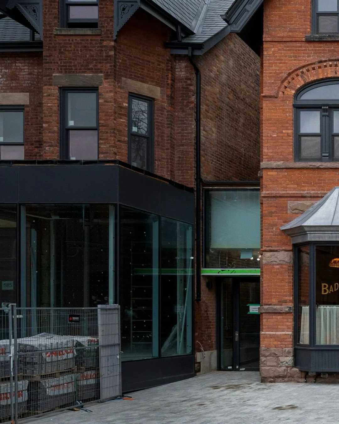 Pizzeria Badiali

📍 581 Markham St

📷&nbsp;@atlasvisualdesign
 
&mdash;
 
#construction&nbsp;#design&nbsp;#architecture&nbsp;#toronto&nbsp;#restaurant