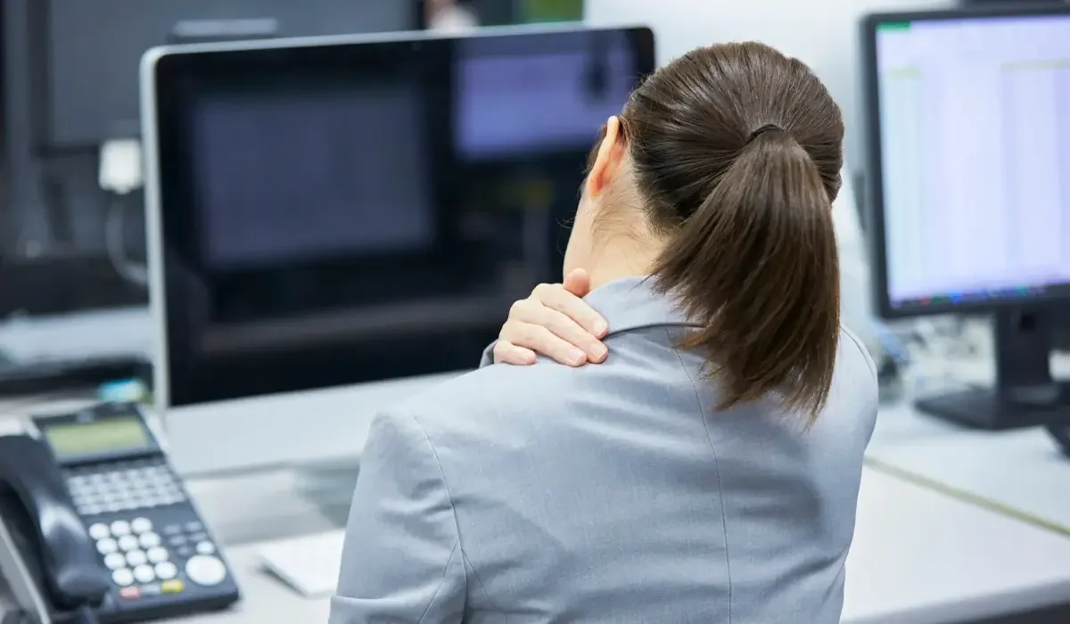 How Massage Helps Desk Workers Relieve Neck and Shoulder Pain