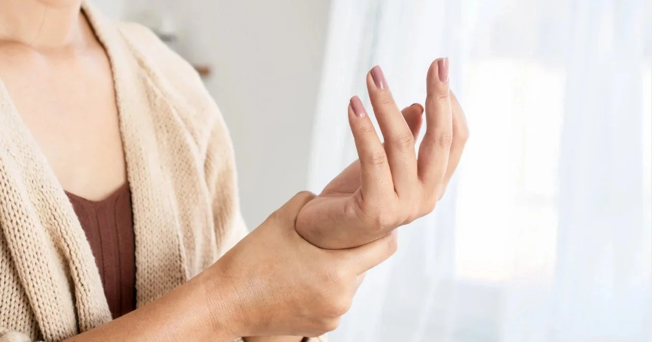 Numb Hands at Night? A Clinical Guide to Telling Carpal Tunnel Apart from Thoracic Outlet Syndrome