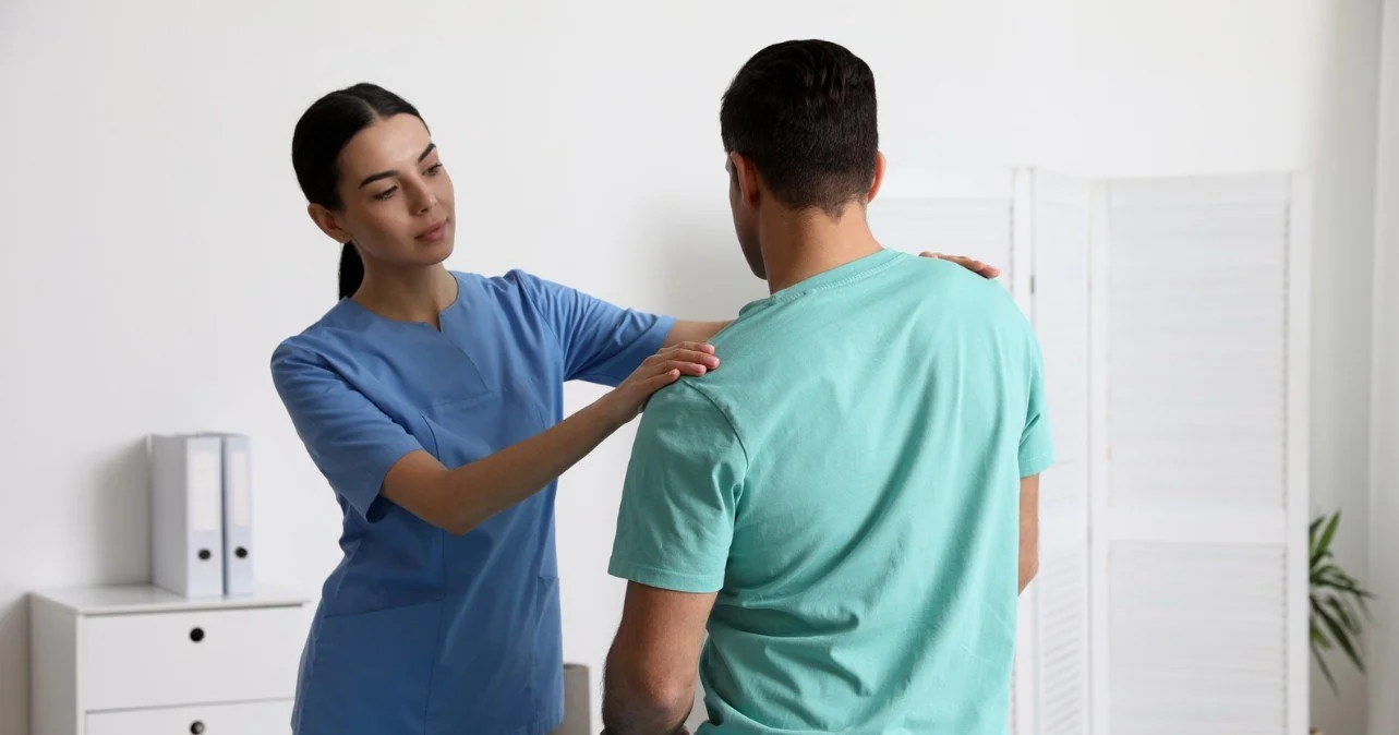 Scoliosis Pain Relief Without Surgery: Managing Curve Asymmetry and Discomfort