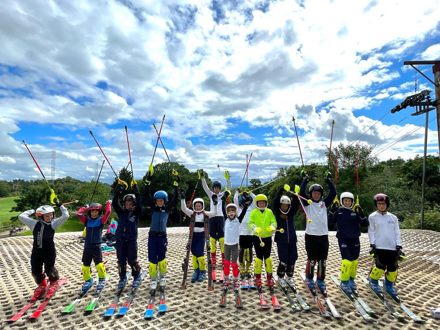 Squad pic from our last camp at Brentwood! ⛷ Upcoming UNIQ Dryslope camps are:

❄️ Chatham | 26-28 July
❄️ Welwyn | 02-05 August 
❄️ Pendle | 09-13 August 

Limited spaces remaining! For more information, please visit - www.uniqsnowsports.com/dryslop