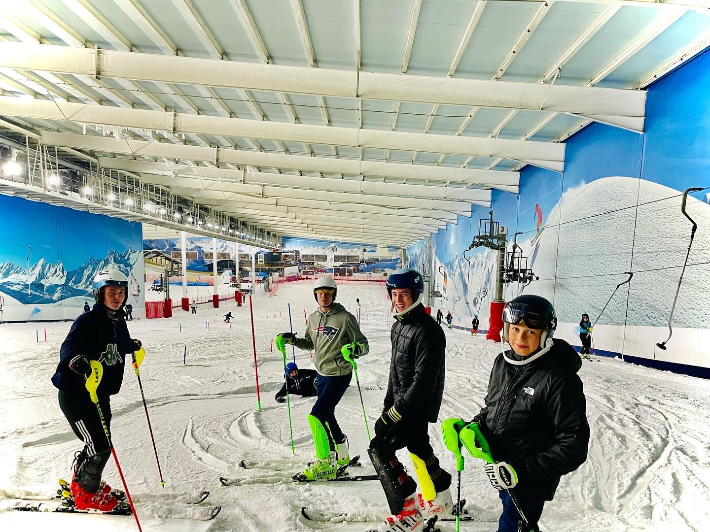 10 days till our next indoor session at Hemel Snow Centre! Only a few spaces available so if you would like to join us please book ASAP to secure you spot ⛷😎 

We have some extra sessions at ChillFactore, Manchester being announced very soon so stay
