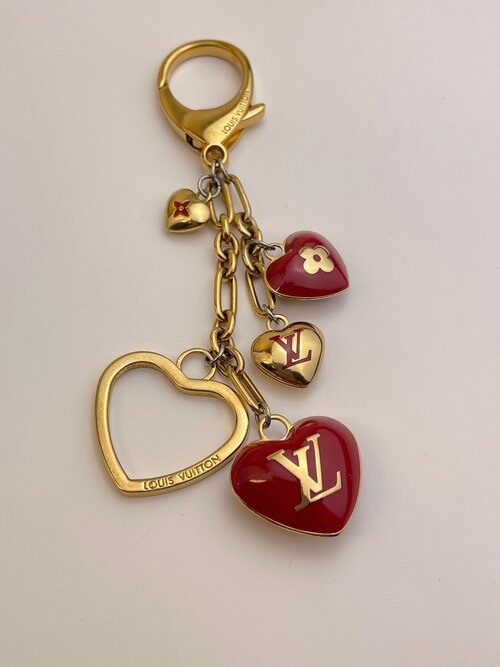 heart on chain louis vuittons