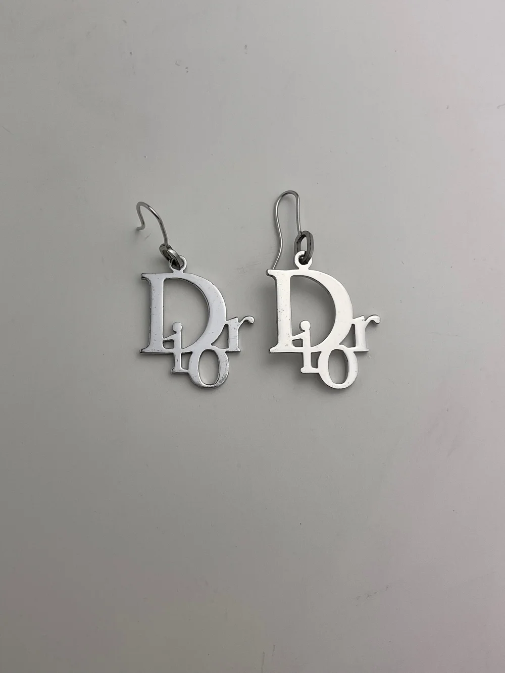 アクセサリー Christian Dior logo earrings Vintage Sophiescloset.com_Vintage-