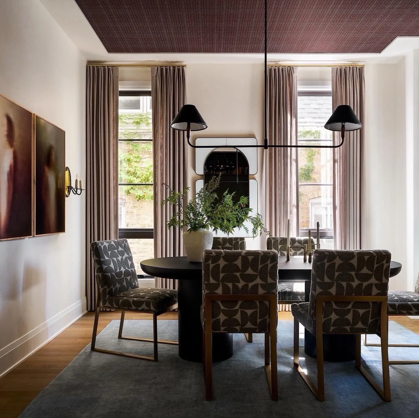 Look up. 👆🏼
The 5th wall is often where the magic happens! From dining rooms to bedrooms, we turn ceilings into statements, wrapped, lacquered, and crafted to draw the eye. 

Photos 1-5: @rymcdon

 #londonwalderinteriordesign #LWID #moderndesign #c