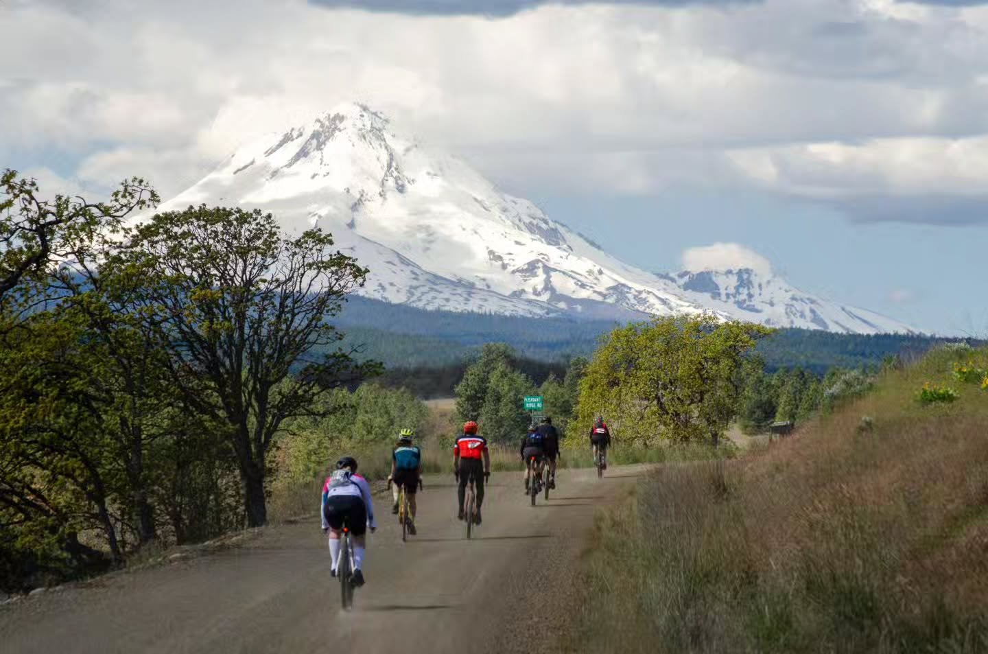Mt Hood stole the show at Gorge Gravel 🏔🚵&zwj;♀️