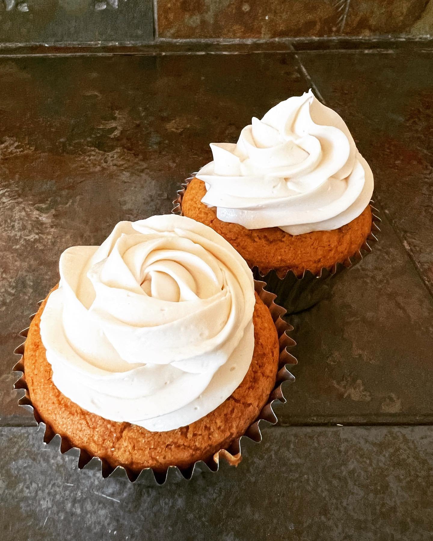 No matter what your needs we have a #treat for you!

These #vegan #vanilla #cupcakes have just a hint of citrus to lighten the warm palette of double vanilla.

#treatyourself #veganfood #veganiseasy #veganbaking 
#shopsmall #smallbusiness