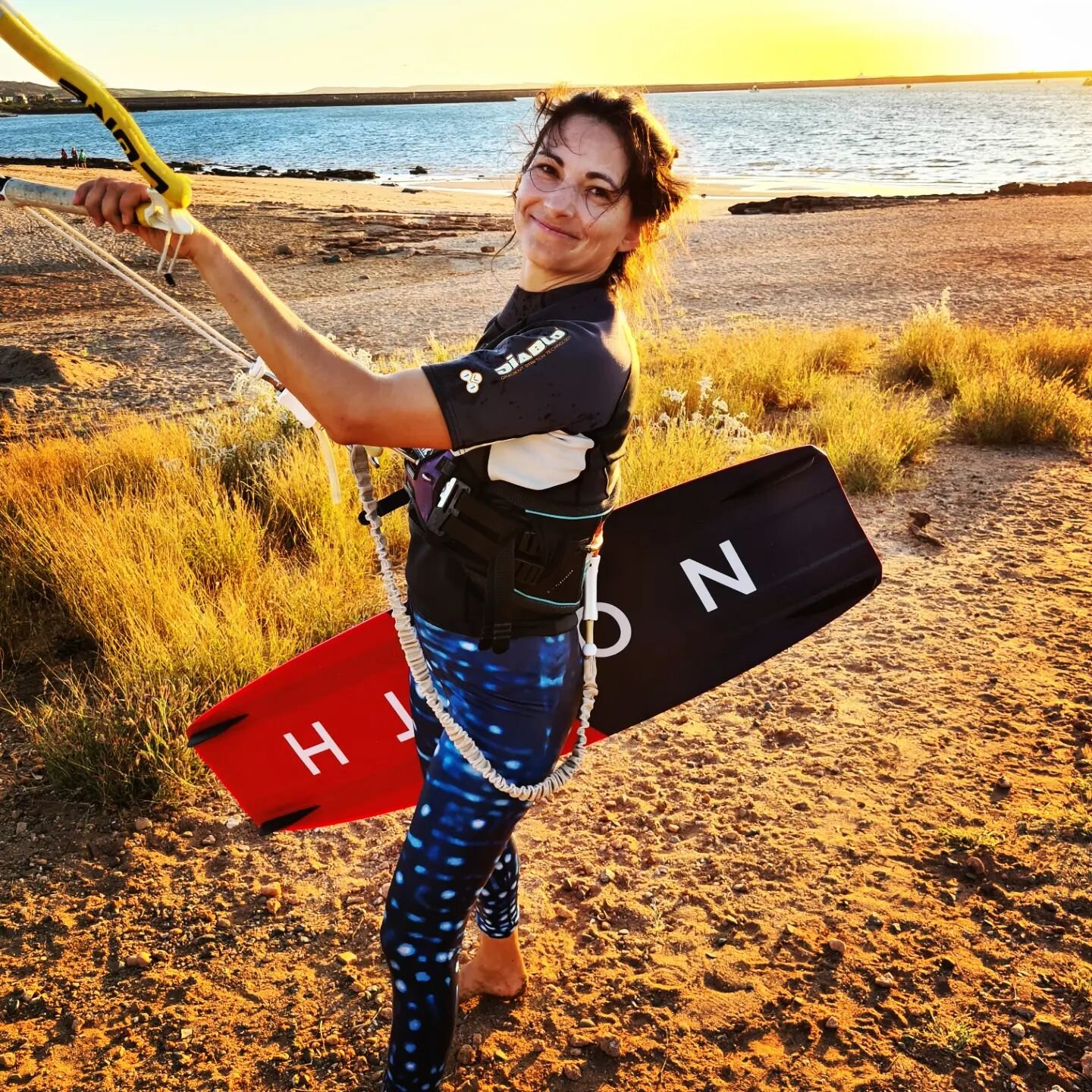 The first kite session I have had after 11 months! 🙌💪 It felt amazing to be back doing something I love with the harbour to myself and the sun setting behind 🥰. I felt so happy after my session.

We have been very quiet the last 6 months and have 