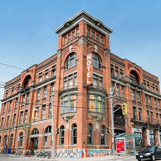 I am thrilled to announce that I have been selected to create art for one of the hotel rooms in the newly renovated @gladstonehotel

#gladstonehotel #toronto #torontoart #art #sculpture #lightart #light #newyear #newwork #wipart