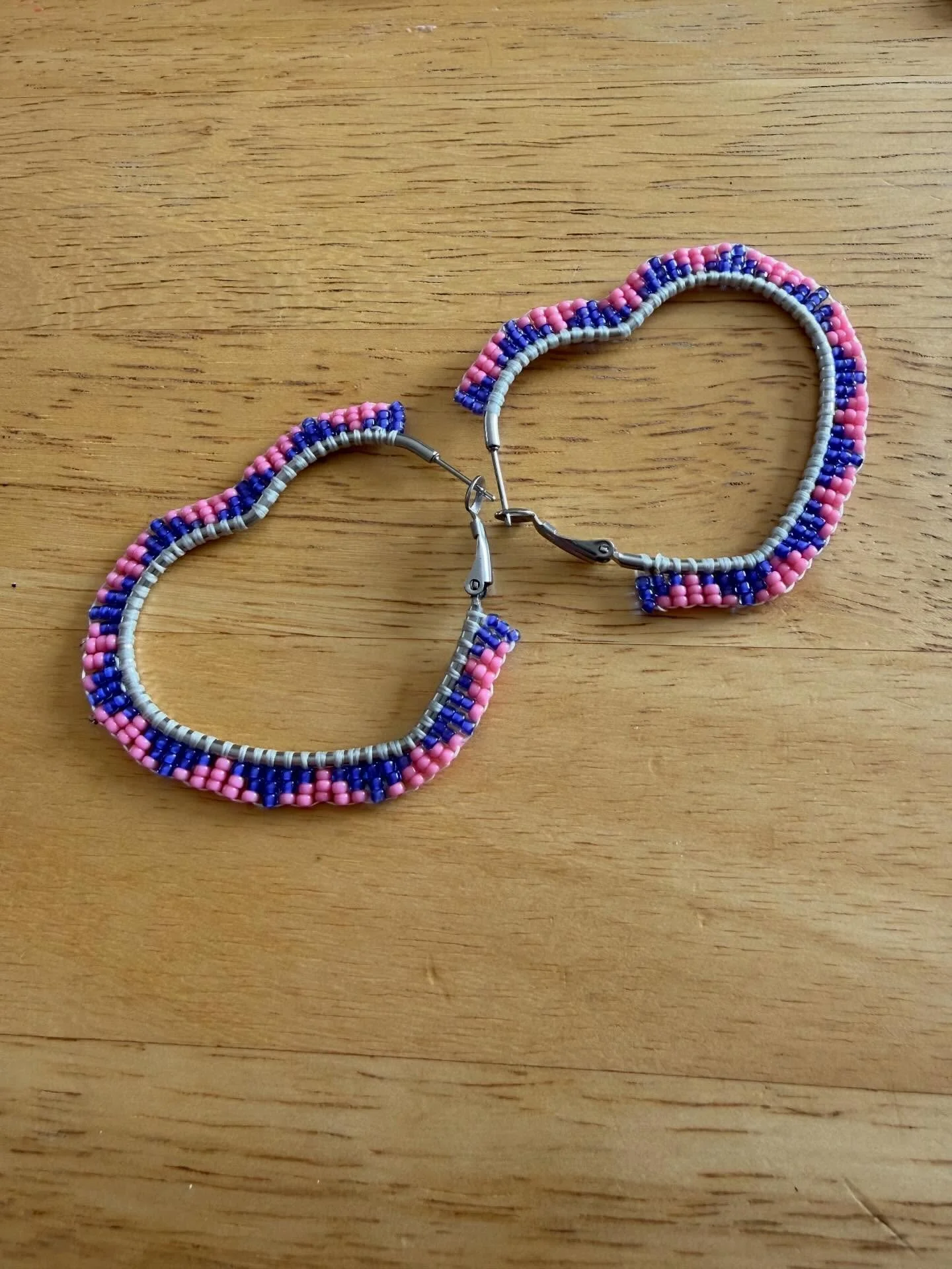 Heart hoop earrings available February 1st! #beadedhoopearrings #valentinesearrings