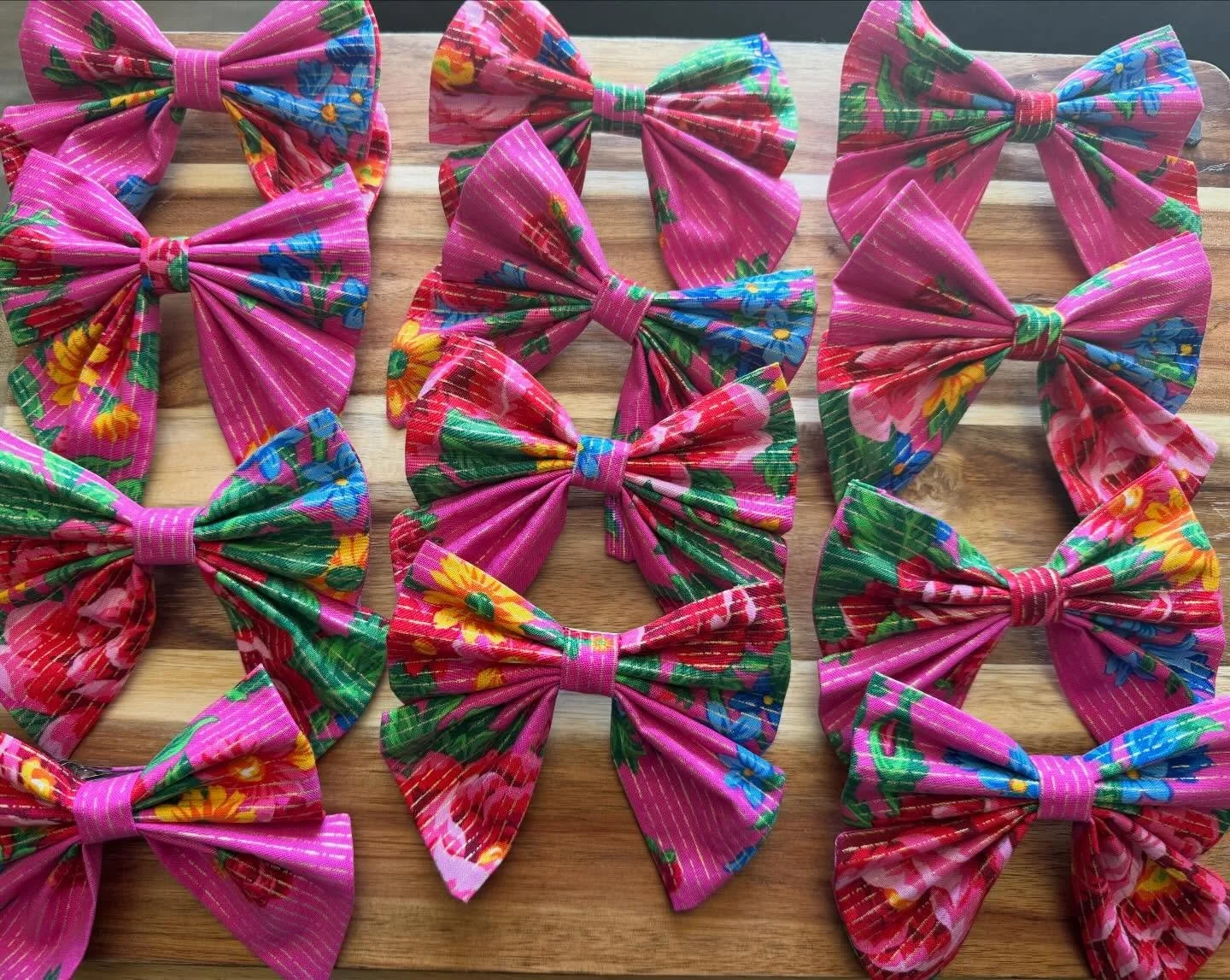 Order complete! These bows are off to a handgames team! Made by Nia.