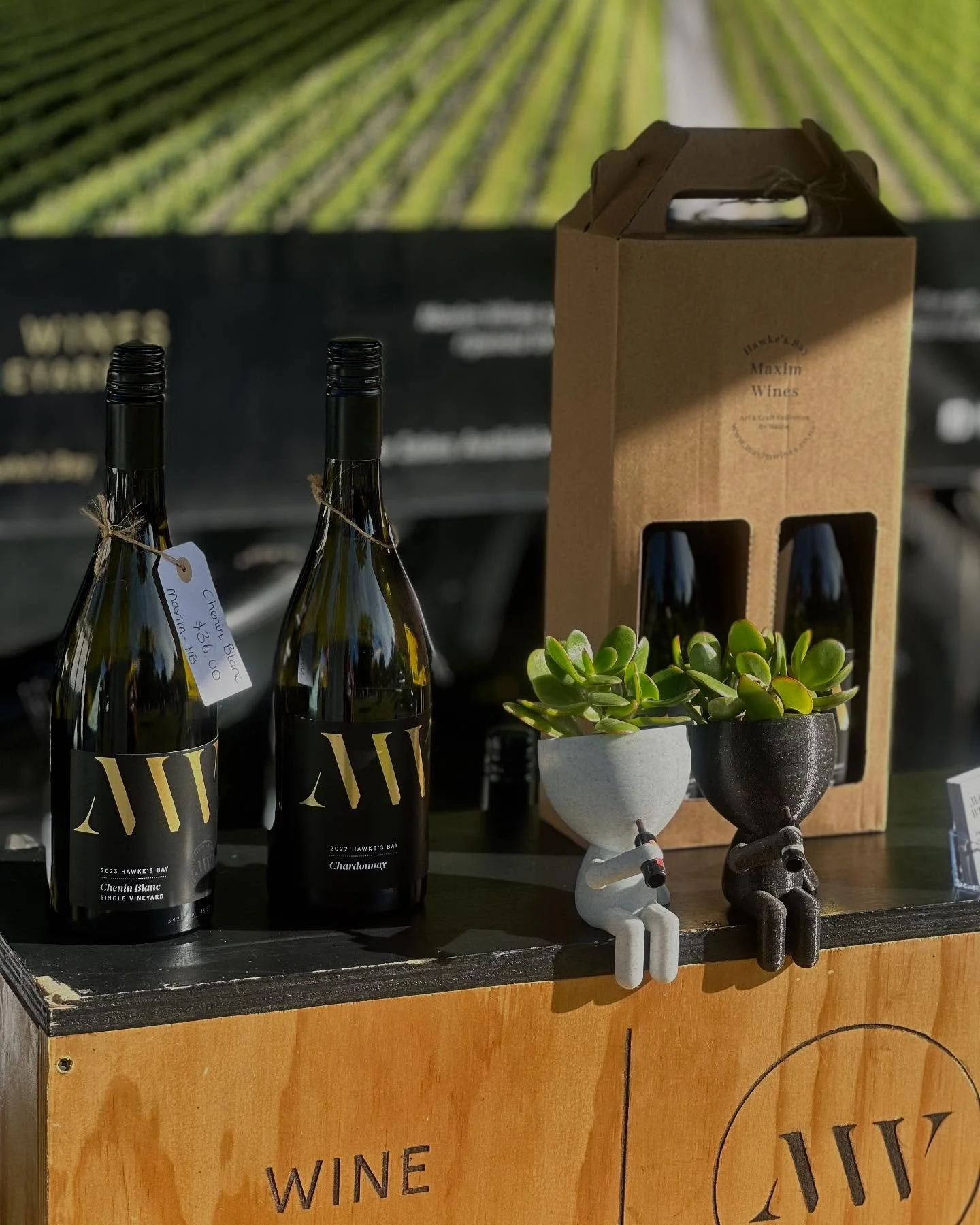 First day at the @hawkesbayfarmersmarket &hellip;..the sun is shining, and we are so happy to be here. Come and visit our new stall, love to see you soon!!! 🥂🍷💗

#maximwines #supportlocal #hbwine #lovewine