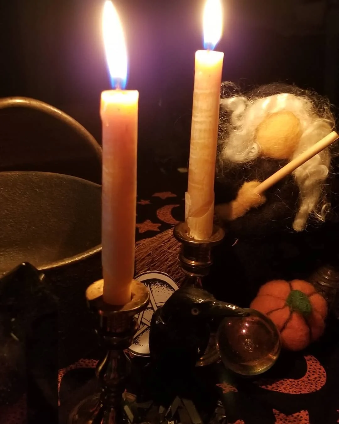 Samhain blessings. Desktop altar for virtual ceremony with the beautiful and inspiring women of the Circle. 🧡🖤🧡
#pagansofinstagram