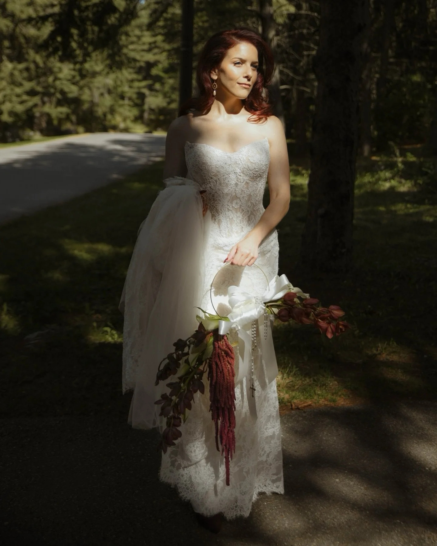This vintage wedding was everything. 😍 Still obsessing over this dress!! 

Dress @ferresposa
Make up @annasi_mua @noeva_muse
Florals @gattoflowers 
Video @mashalkkhan @marigoldmoments

#torontoweddingphotographer #torontoportraitphotographer #toront