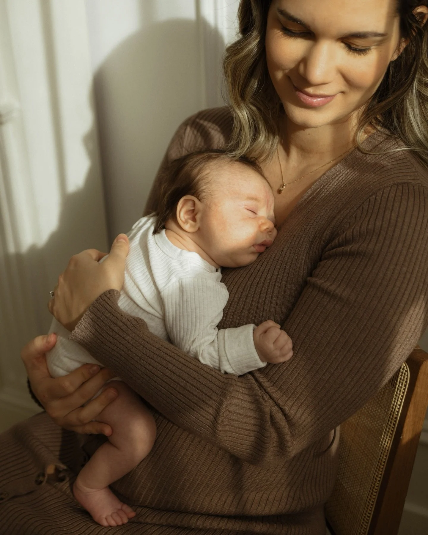 A few moments with another beautiful family at @marlowestudioinc This space has such beautiful light! 🥰

#torontoportraitphotographer #torontomaternityphotographer #torontoweddingphotographer #torontofamilyphotographer #torontophotographers