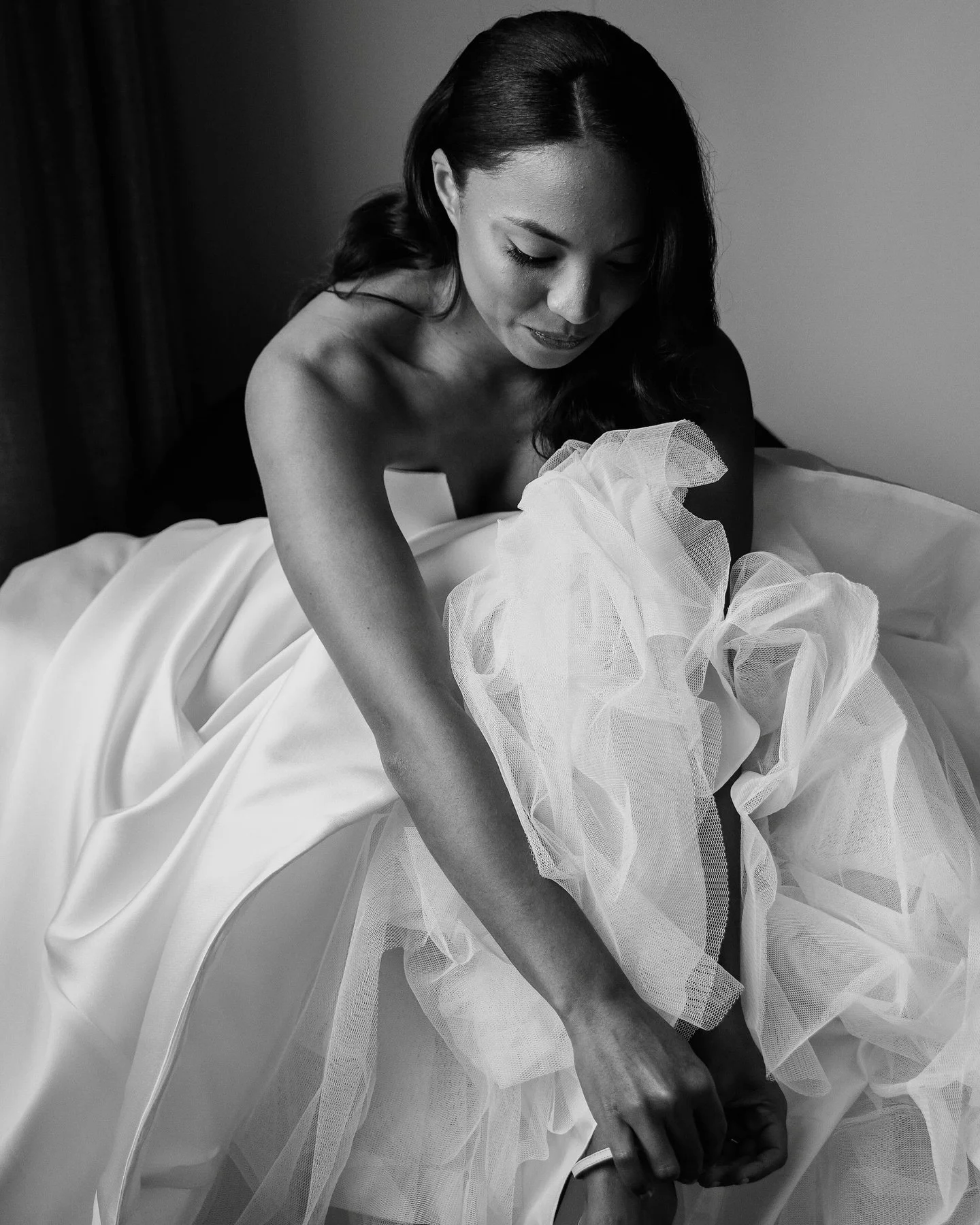 Nothing beats black and white. 🖤🤍 

#torontoportraitphotographer #torontoweddingphotographer #torontomaternityphotographer #torontowedding #parkhyatttoronto