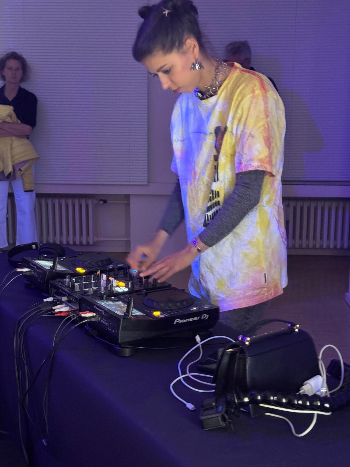 DJ.JPG
