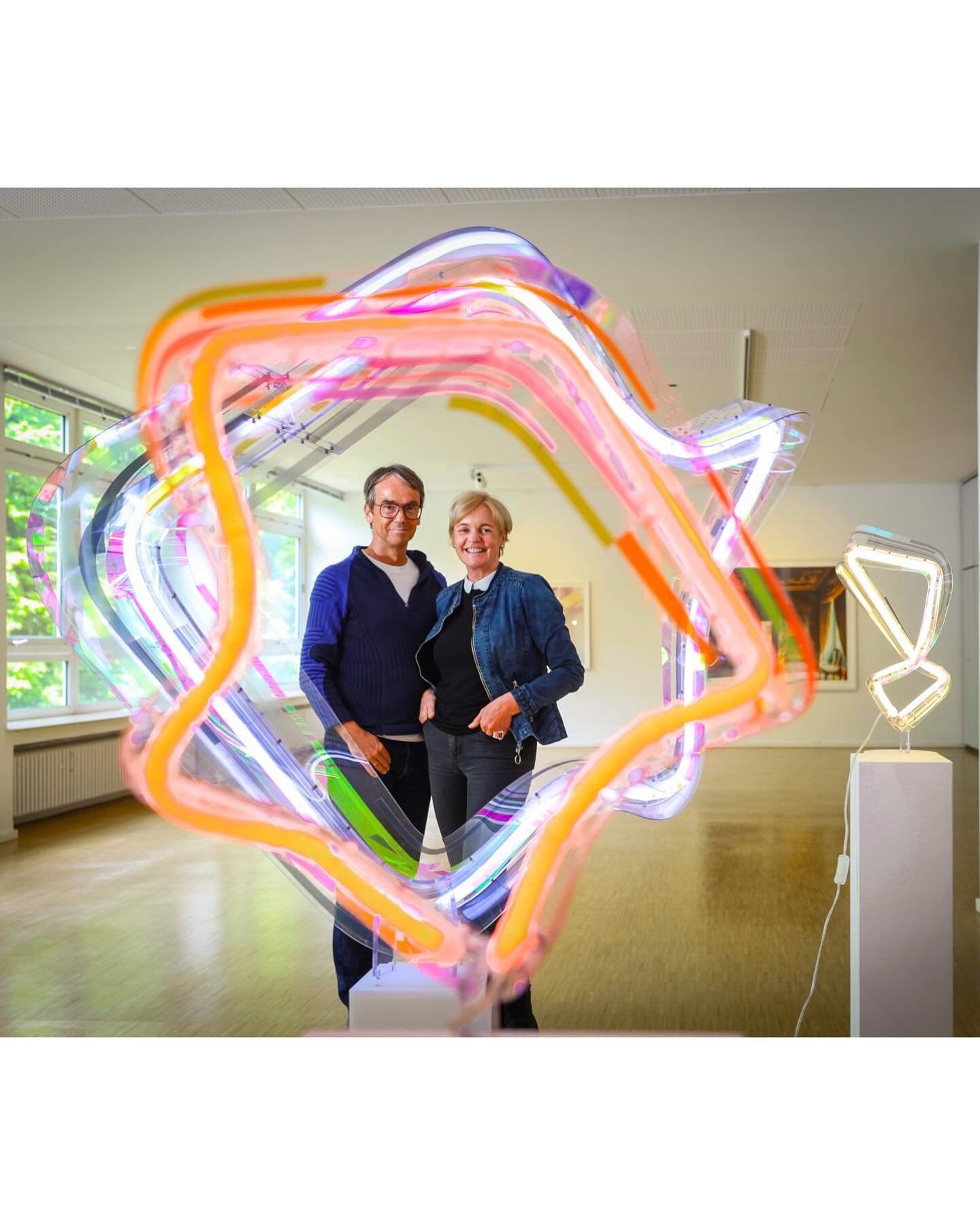 Am Sonntag ist es so weit,
die Ausstellung
SEND AND RECEIVE
mit @susannerottenbacher und @clausrottenbacher wird eröffnet!
🗓️ Sonntag, 01. Juni 2025
⏰ 12:00 - 17:00 Uhr
In diesem schönen Zeitungsartikel aus der @ngzonline gibt es einen
