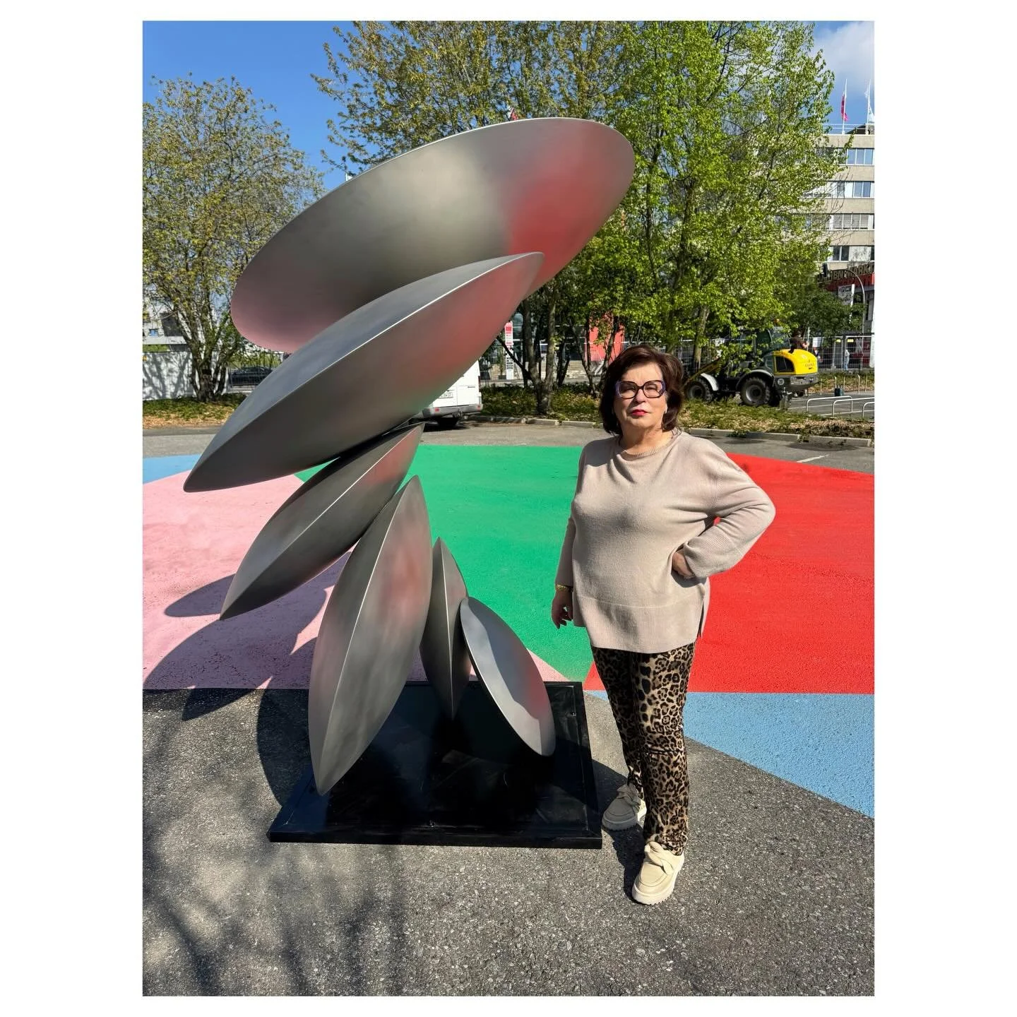 Die Kunstinitiative Wurzeln und Fl&uuml;gel e.V. pr&auml;sentiert Thomas Sch&ouml;nauers Skulptur &bdquo;Cultivator - The Dancer&ldquo; auf dem Wendersplatz, direkt am Eingang der Landesgartenschau Neuss. 

Der Wendersplatz ist f&uuml;r die Landesgar