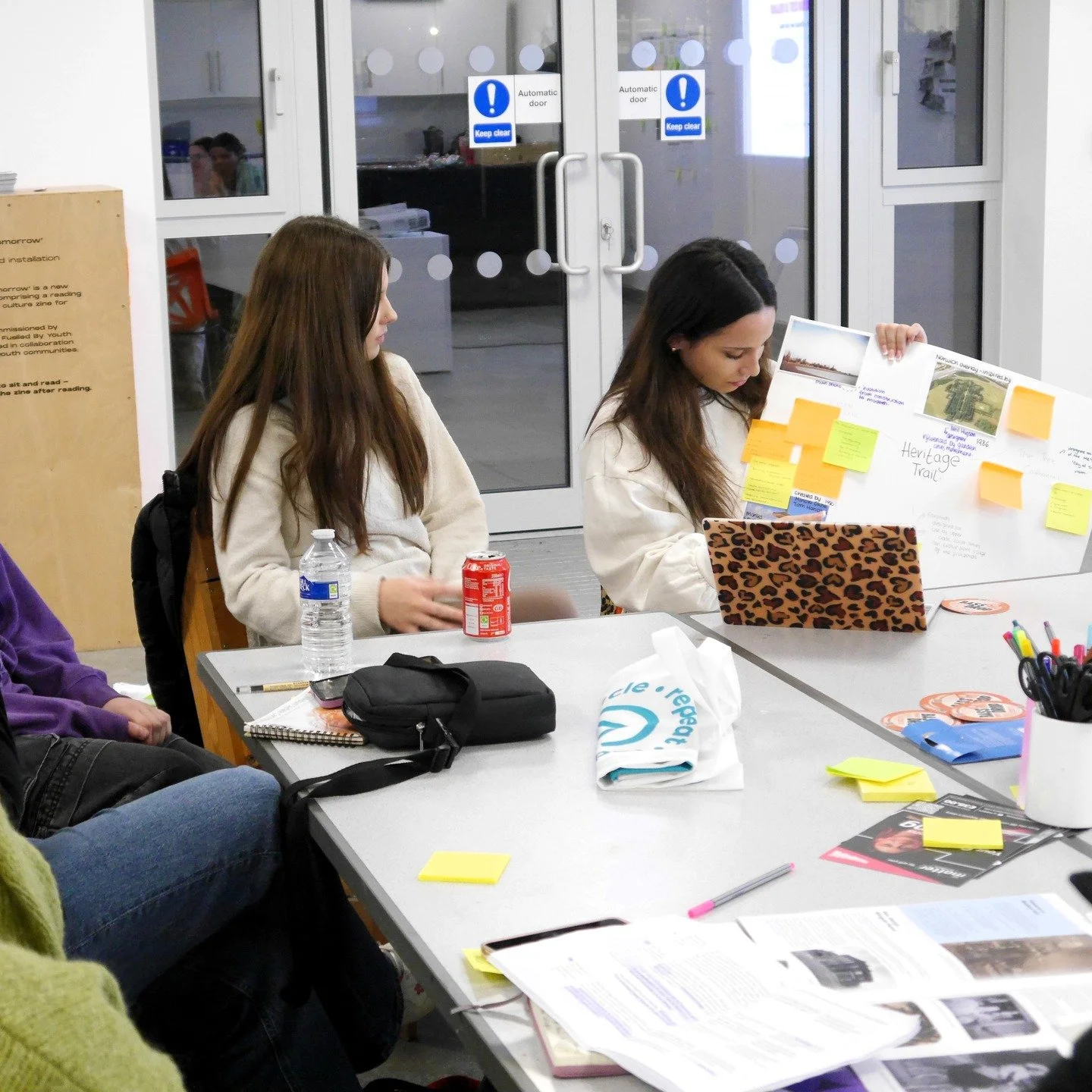 Absolute joy working with these guys 🤩
The team are part way through their independent research phase, exploring MK's design heritage.
In partnership with @culturemiltonkeynes and @theparkstrust 
[ID: Five photos show a group of young people enga