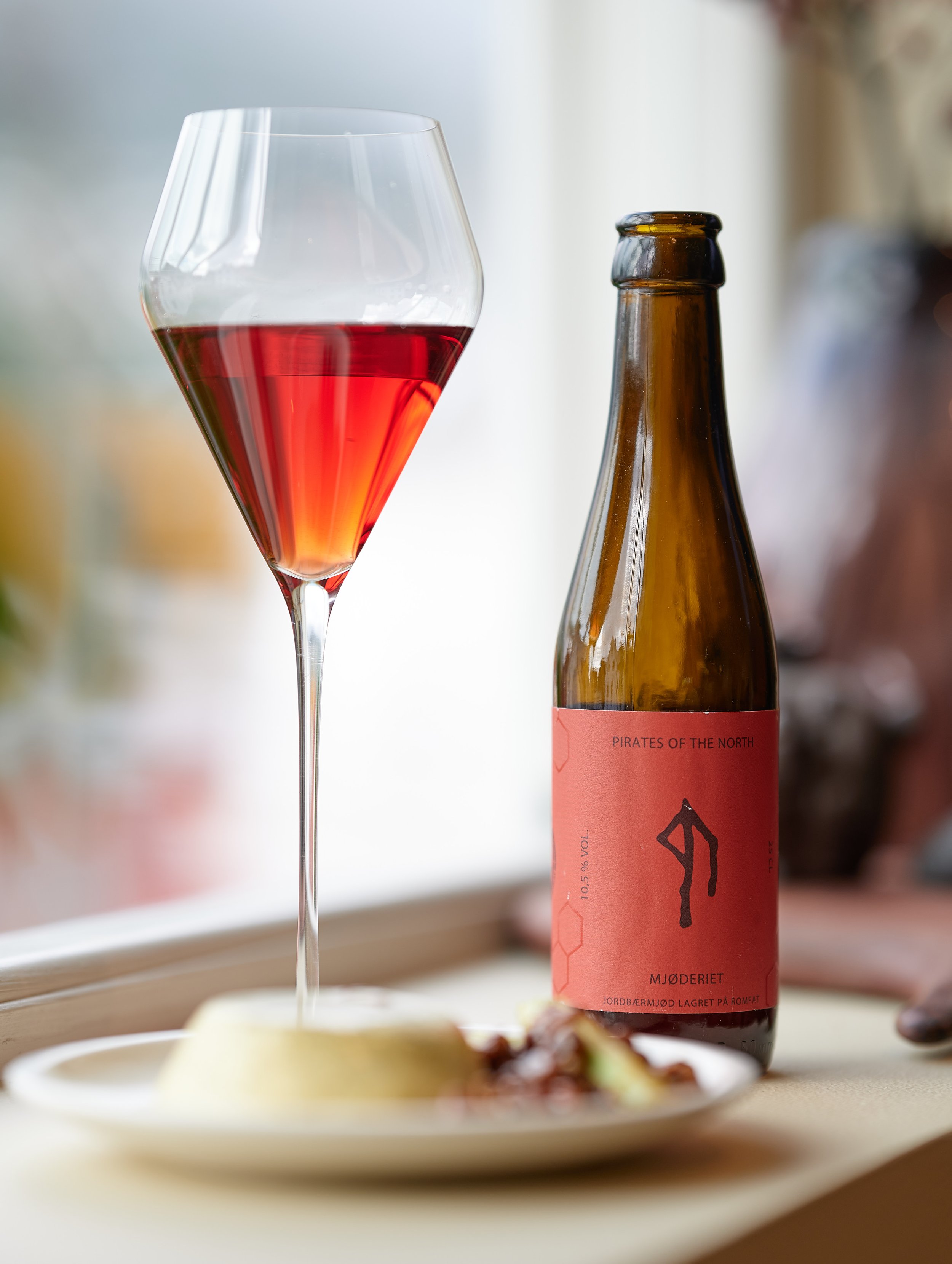 Mjøderiet - Pirates of the North, panna cotta og komprimert rabarbra